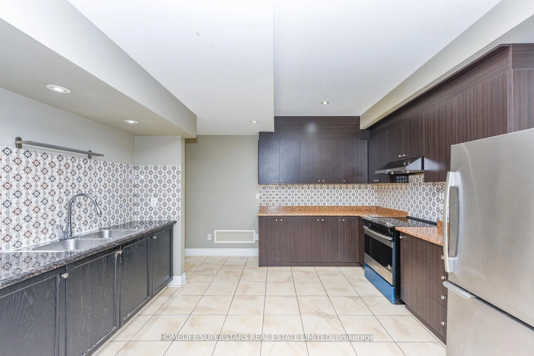 Photo 27 of 8 Bainsville Circle, Brampton, Bram East — HOMEH