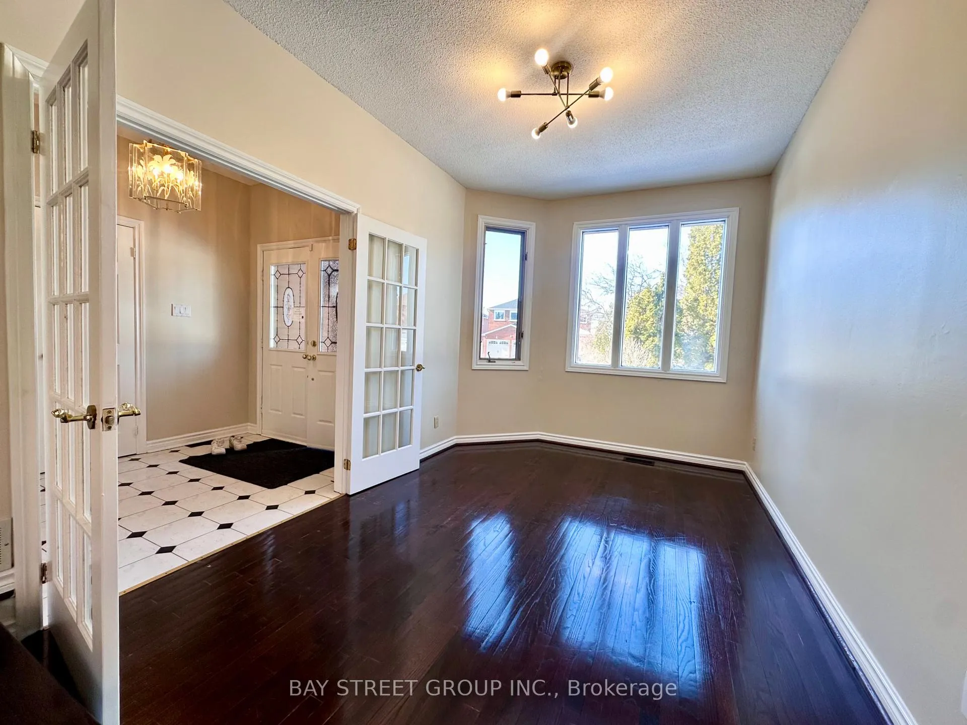 Photo 2 of 7 Delancey Crescent, Markham, Markville — HOMEH