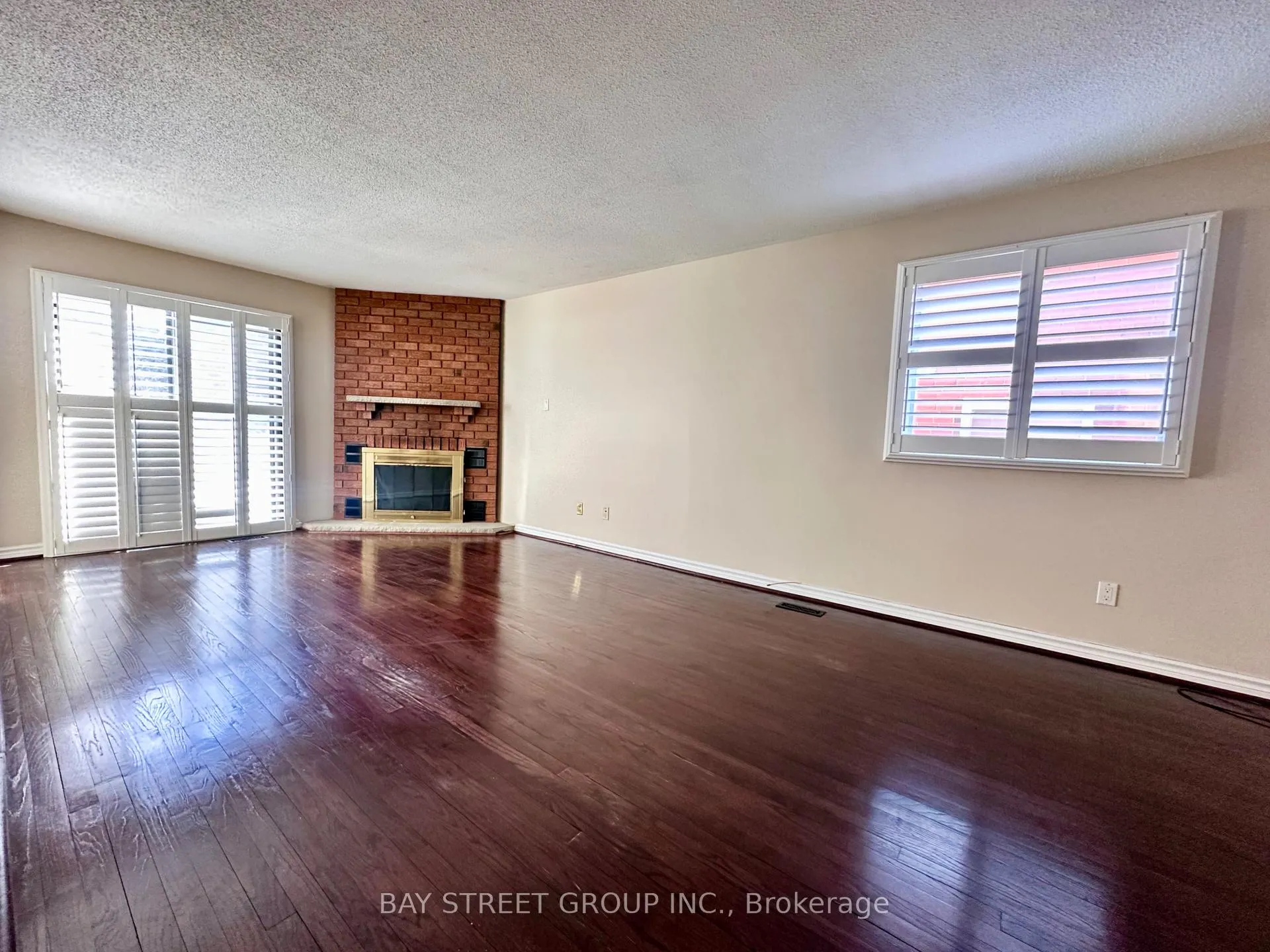 Photo 8 of 7 Delancey Crescent, Markham, Markville — HOMEH