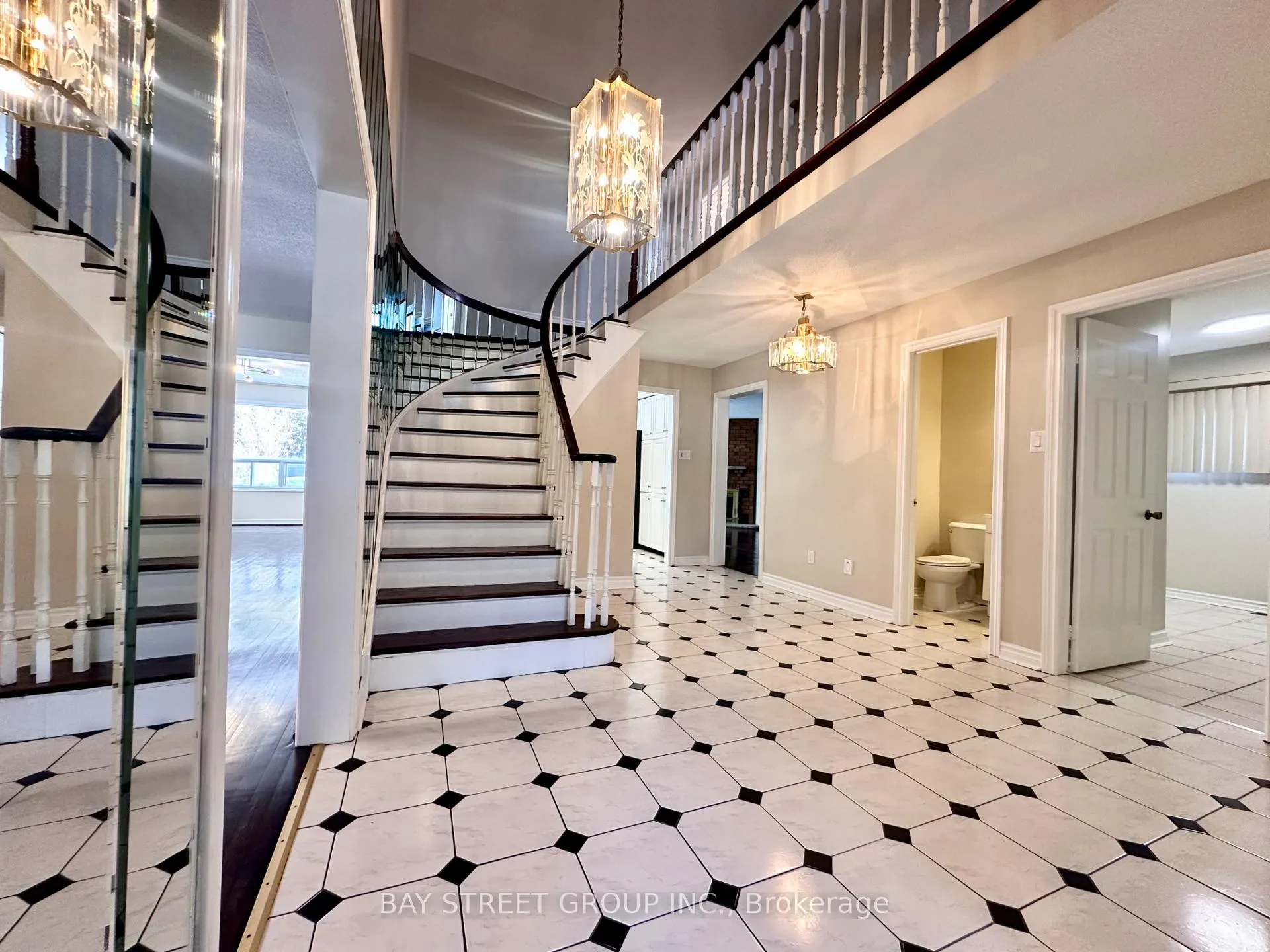 Photo 9 of 7 Delancey Crescent, Markham, Markville — HOMEH