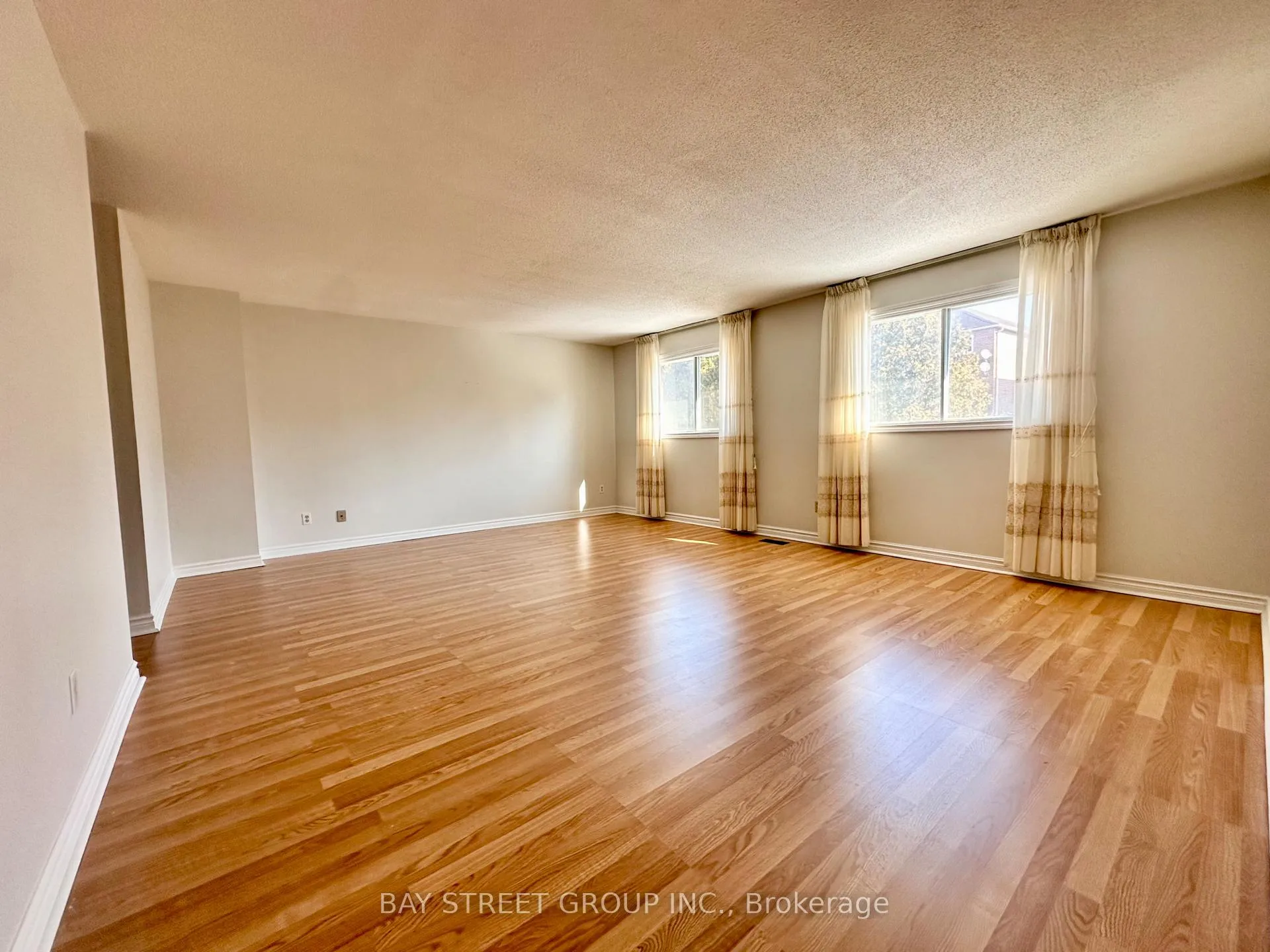 Photo 11 of 7 Delancey Crescent, Markham, Markville — HOMEH