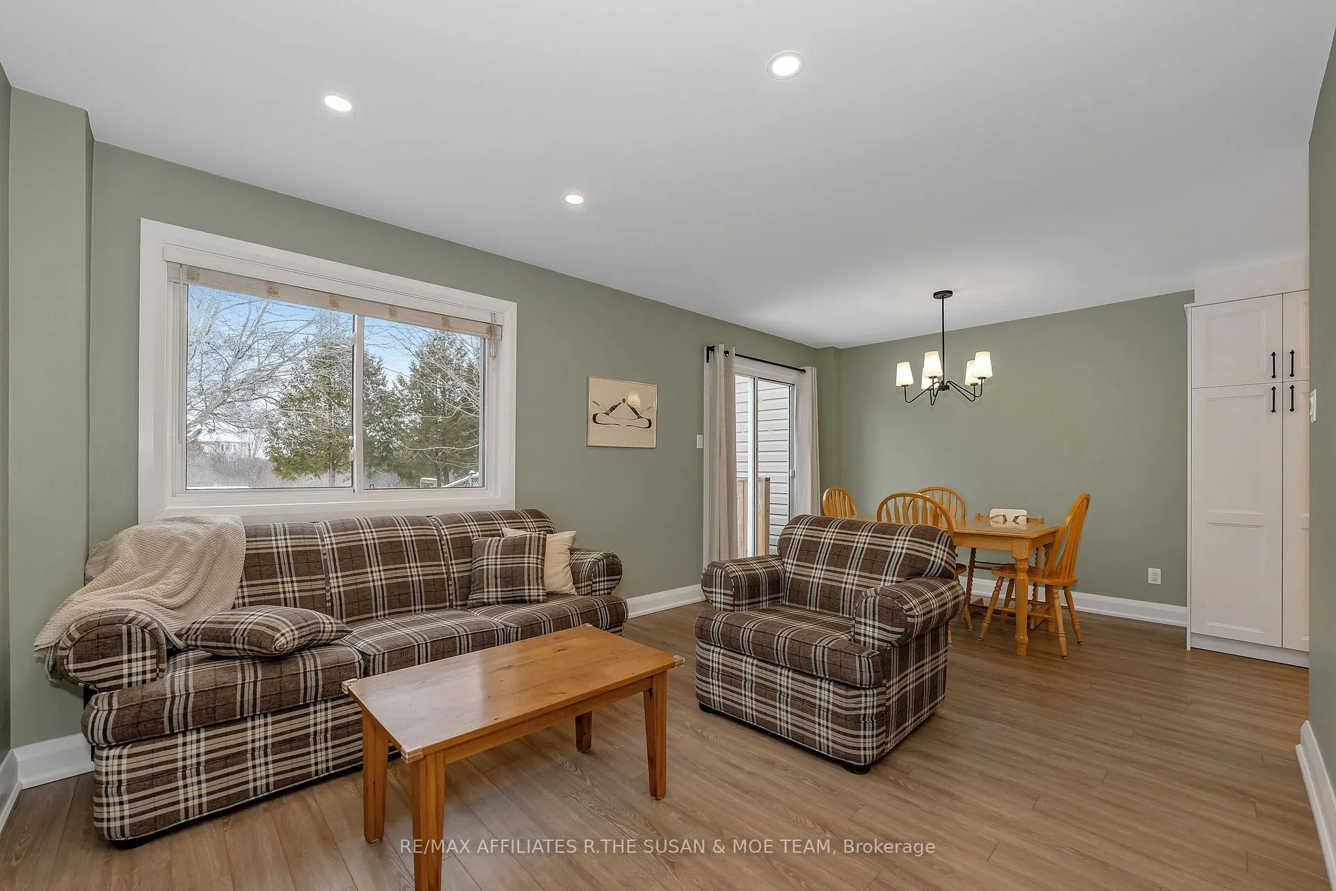 Photo 5 of 59 Birchbank Crescent, Ottawa, Kanata - Bridlewood — HOMEH
