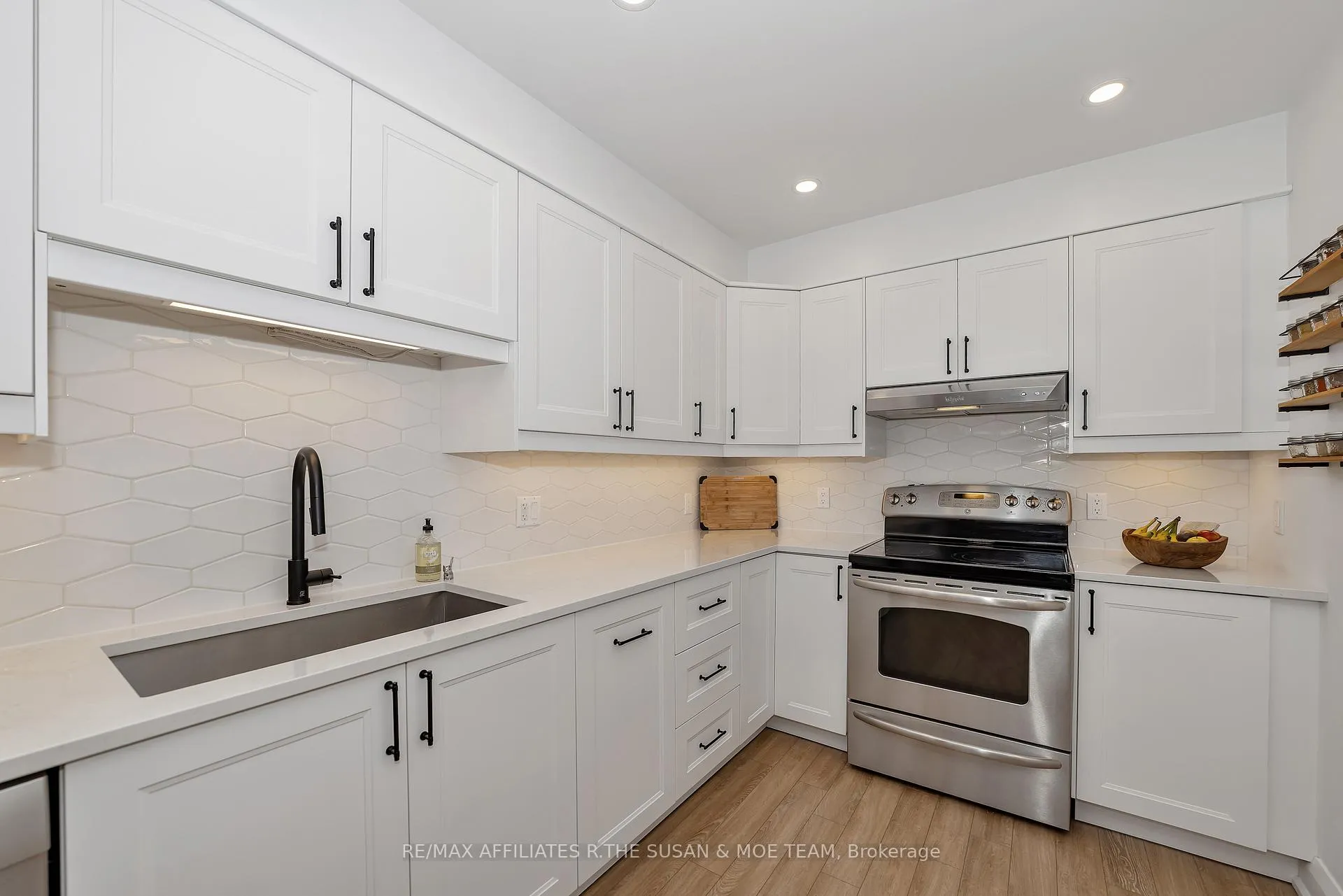 Photo 9 of 59 Birchbank Crescent, Ottawa, Kanata - Bridlewood — HOMEH