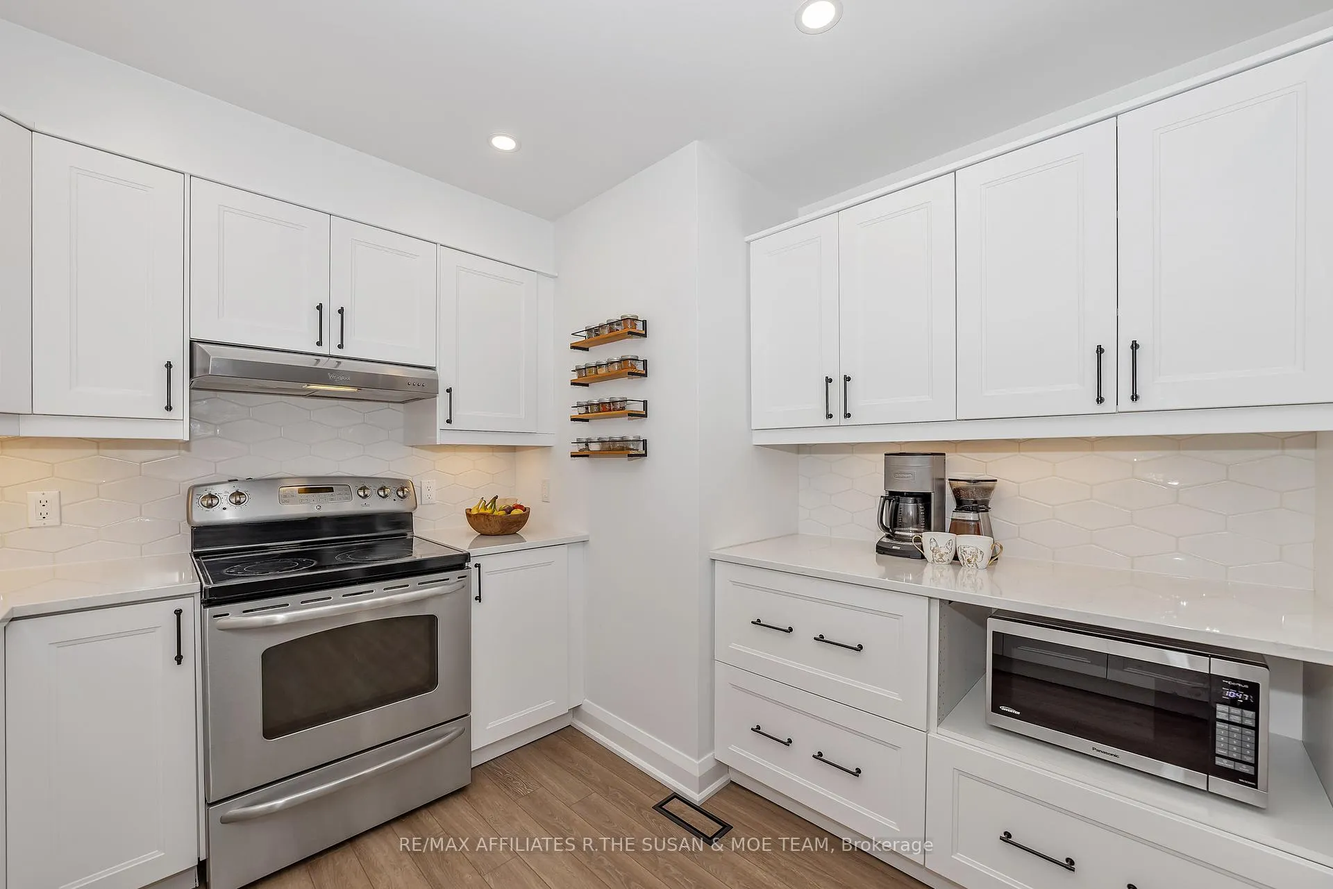 Photo 10 of 59 Birchbank Crescent, Ottawa, Kanata - Bridlewood — HOMEH