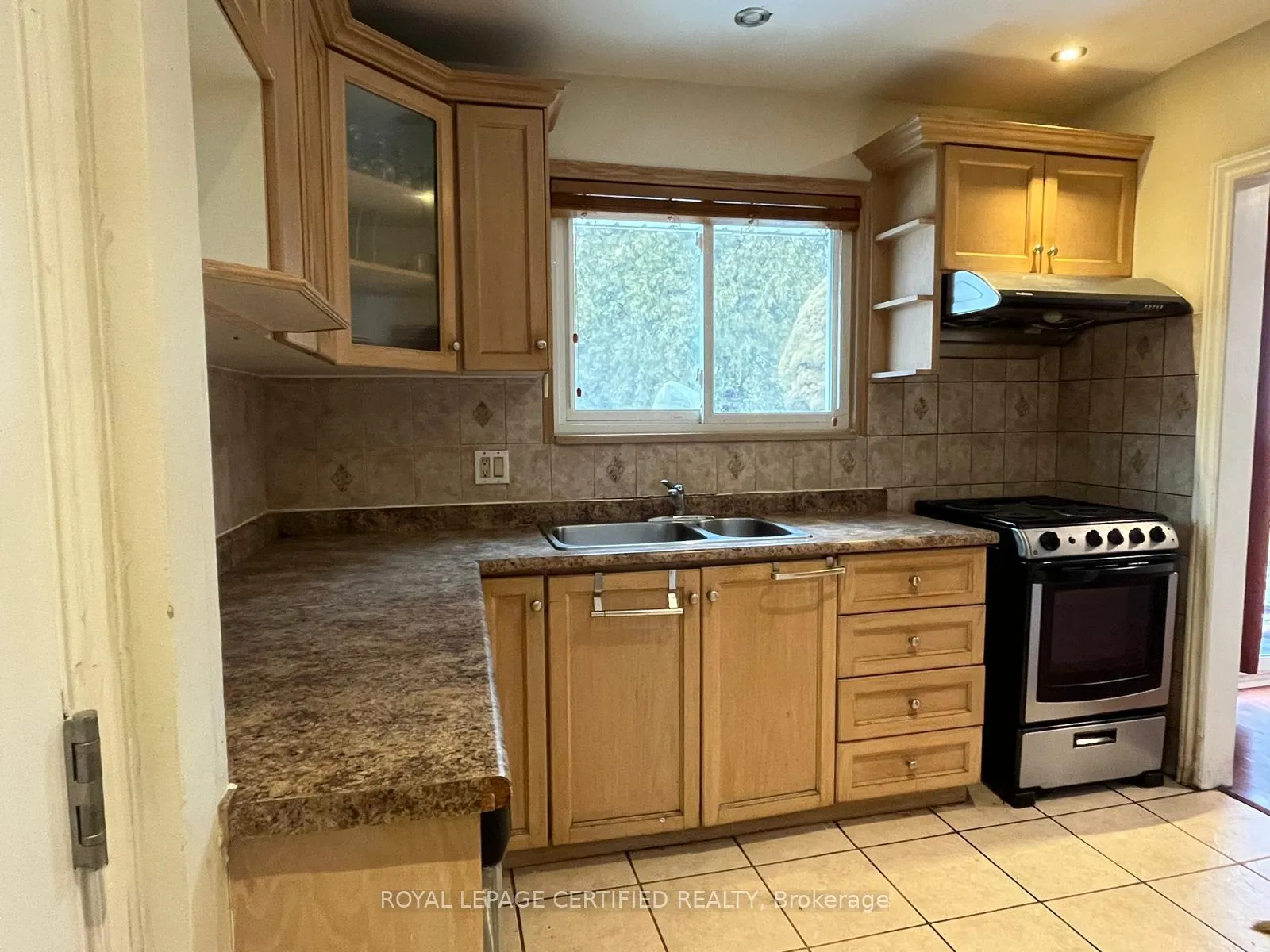 Photo 4 of 818 Garth Street, Hamilton, Westcliffe — HOMEH