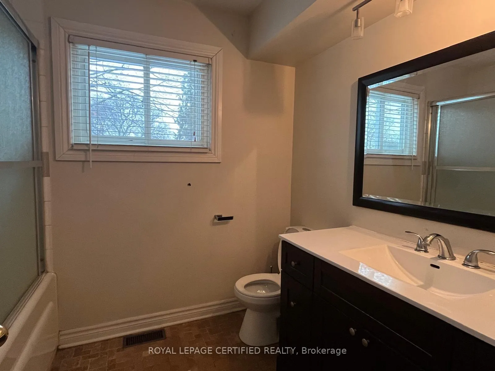 Photo 11 of 818 Garth Street, Hamilton, Westcliffe — HOMEH