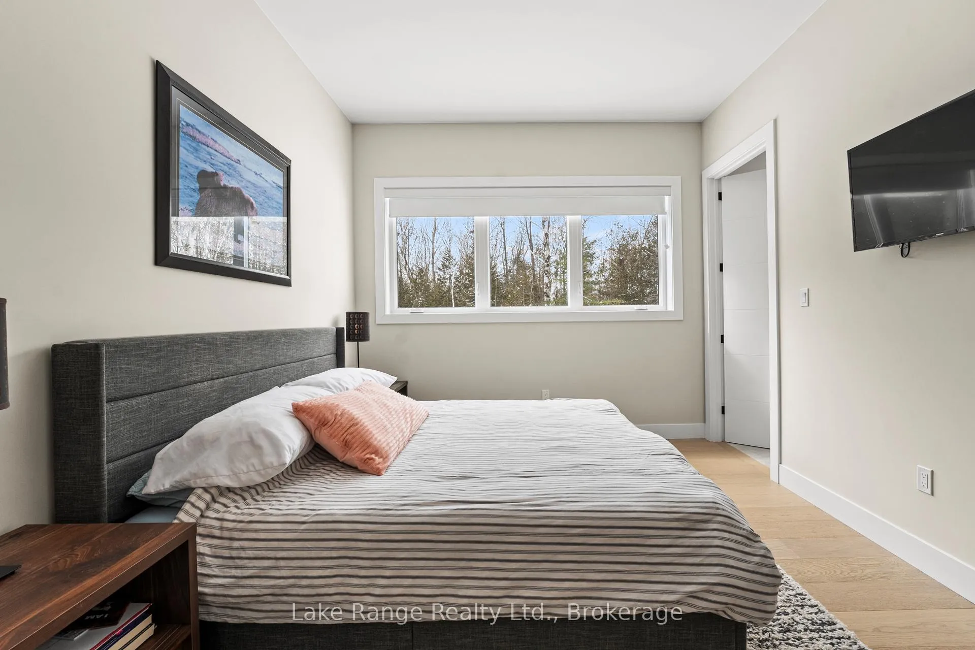 Photo 19 of 23 Green Brae Crescent, Huron-Kinloss, Kinloss — HOMEH