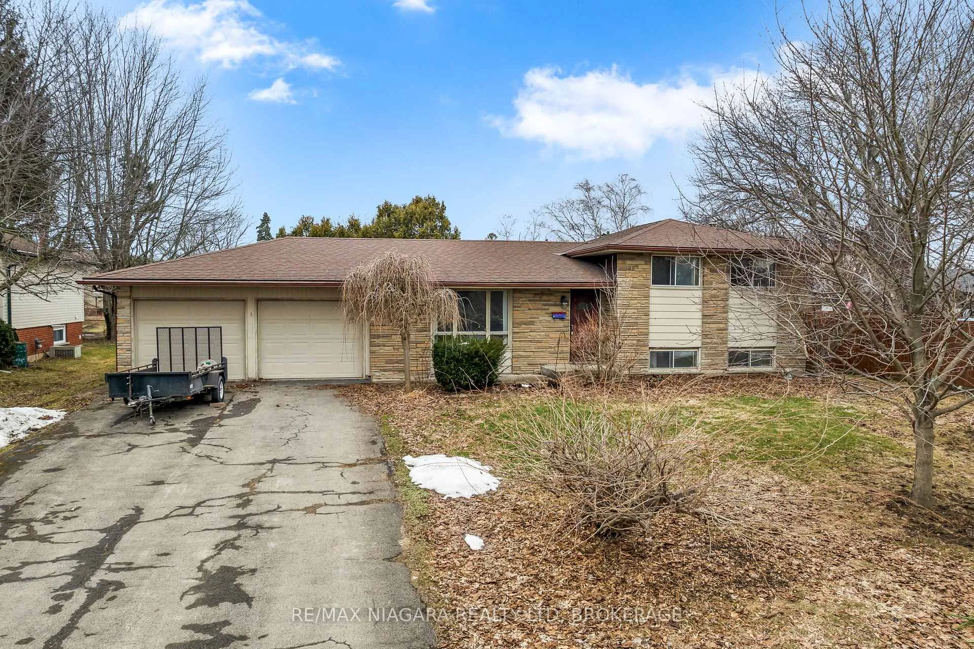 Photo 1 of 31 Runnymede Road, Port Colborne, Main Street — HOMEH