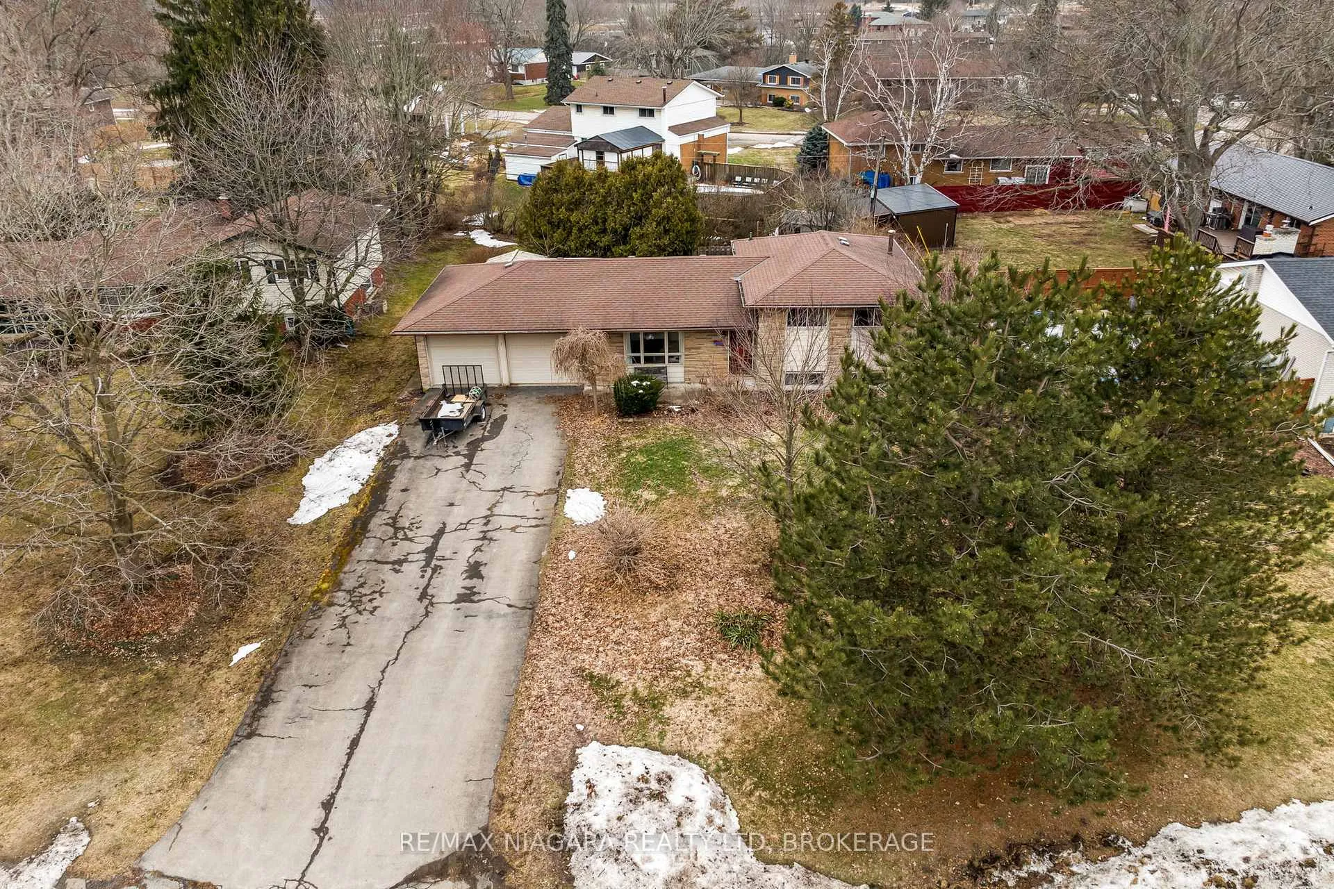 Photo 2 of 31 Runnymede Road, Port Colborne, Main Street — HOMEH