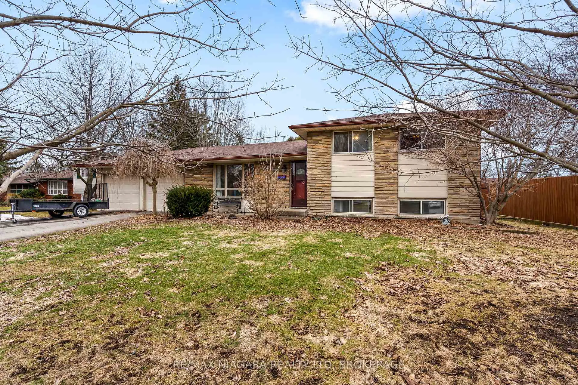Photo 3 of 31 Runnymede Road, Port Colborne, Main Street — HOMEH