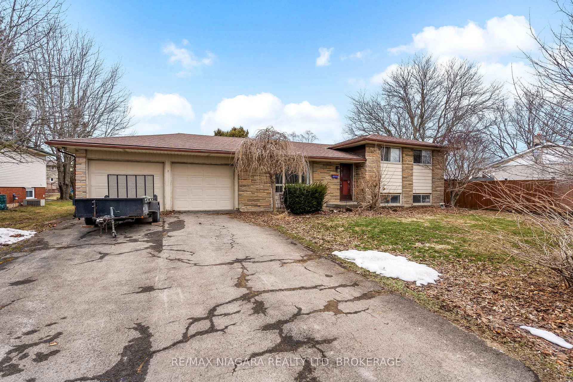Photo 4 of 31 Runnymede Road, Port Colborne, Main Street — HOMEH