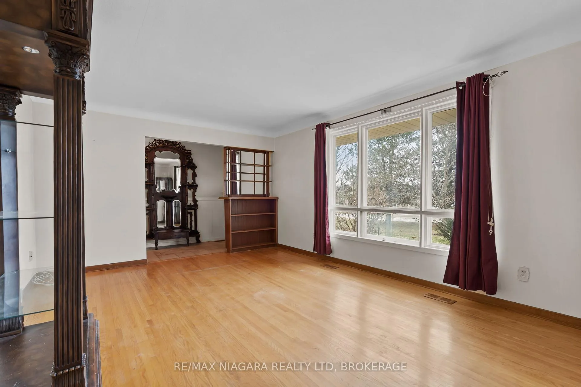 Photo 7 of 31 Runnymede Road, Port Colborne, Main Street — HOMEH