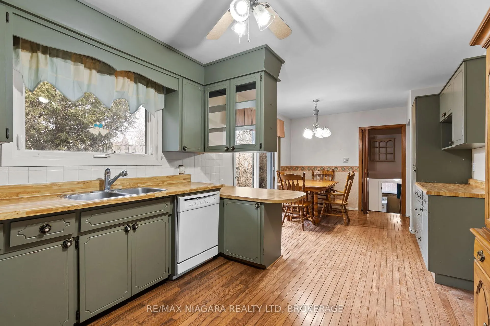 Photo 10 of 31 Runnymede Road, Port Colborne, Main Street — HOMEH
