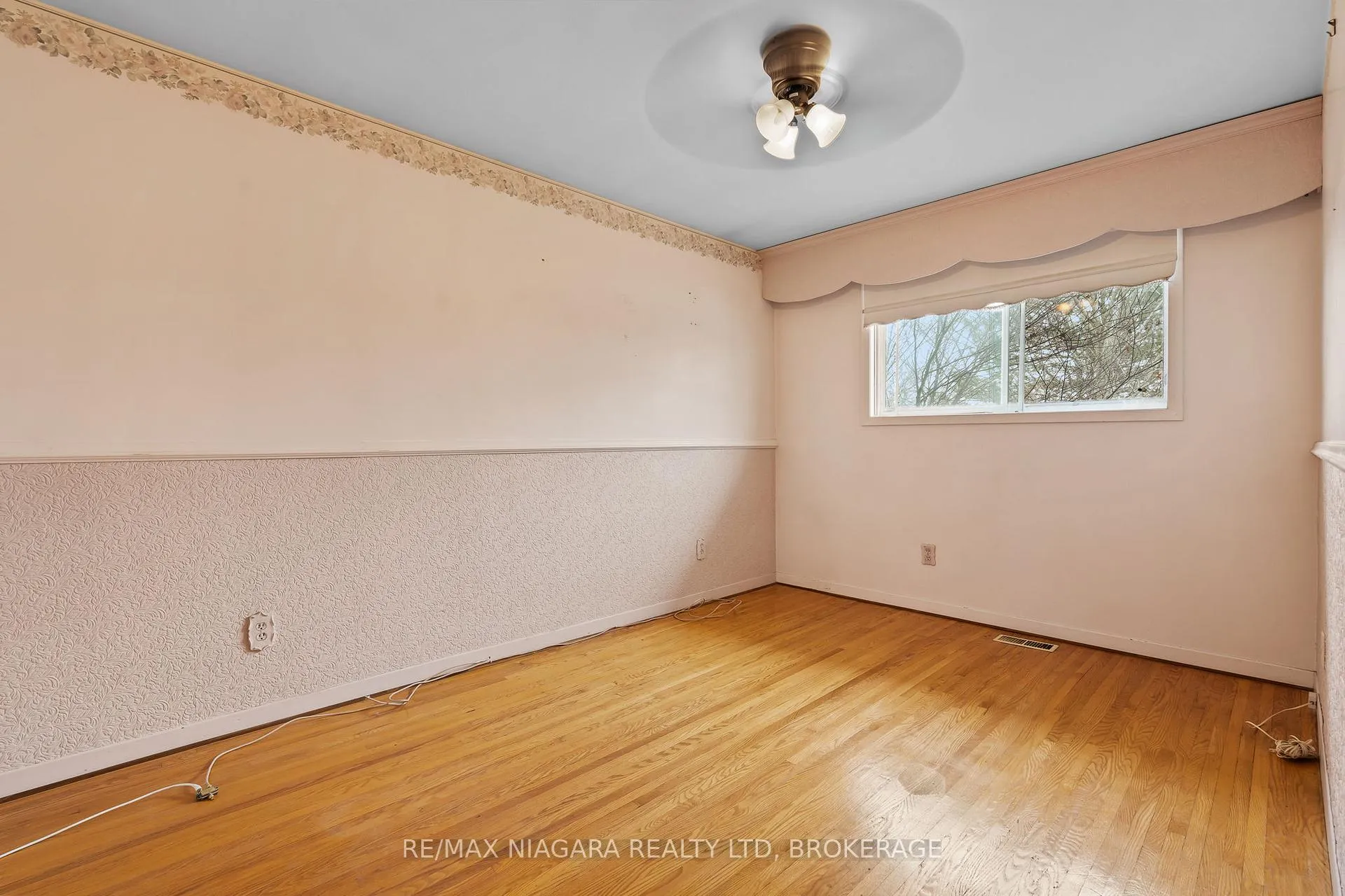 Photo 12 of 31 Runnymede Road, Port Colborne, Main Street — HOMEH