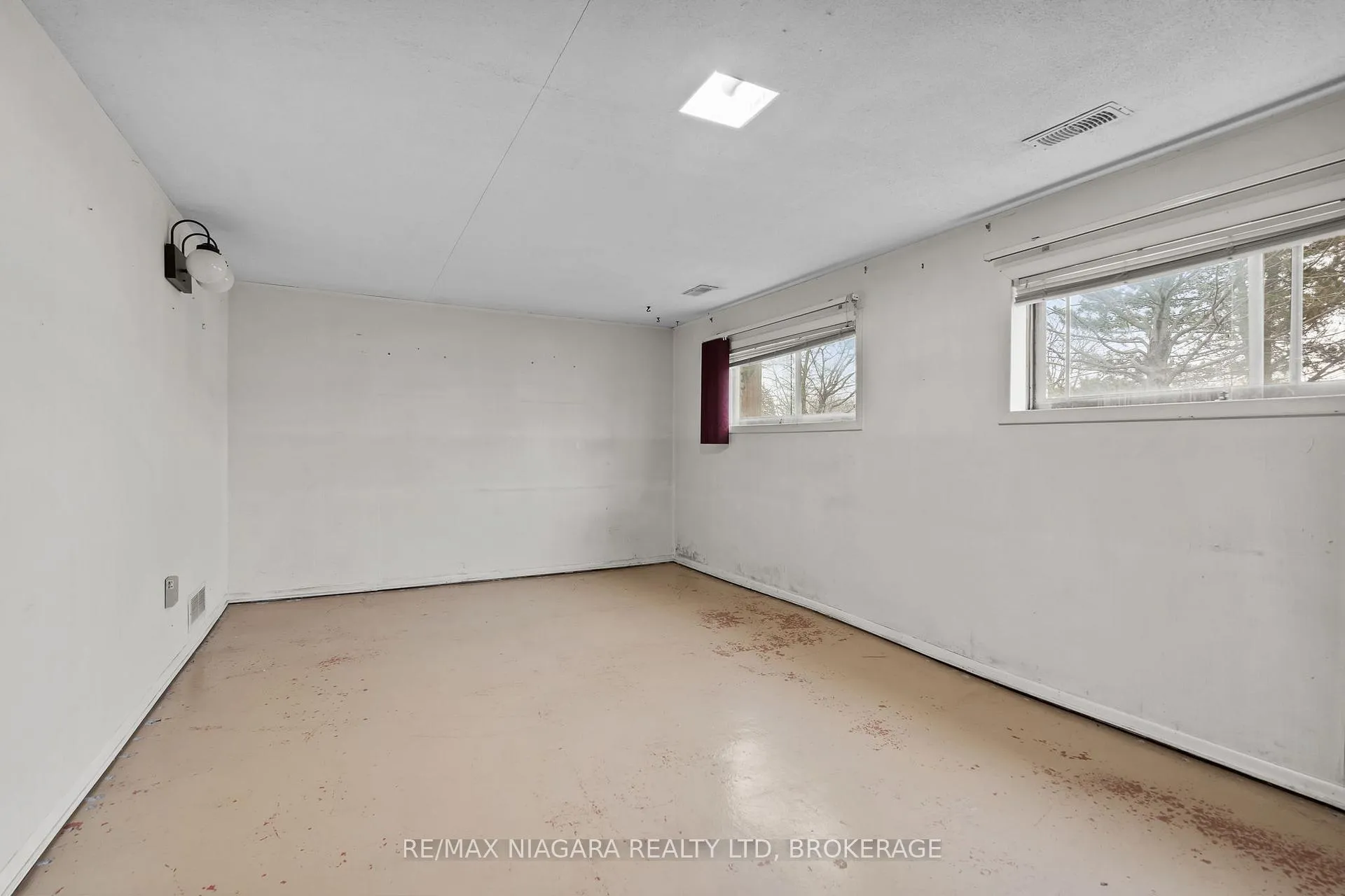 Photo 17 of 31 Runnymede Road, Port Colborne, Main Street — HOMEH