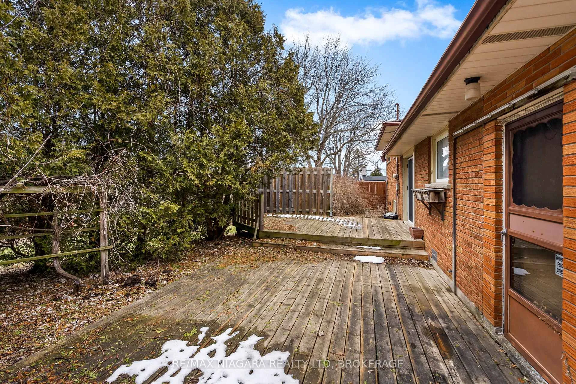 Photo 20 of 31 Runnymede Road, Port Colborne, Main Street — HOMEH