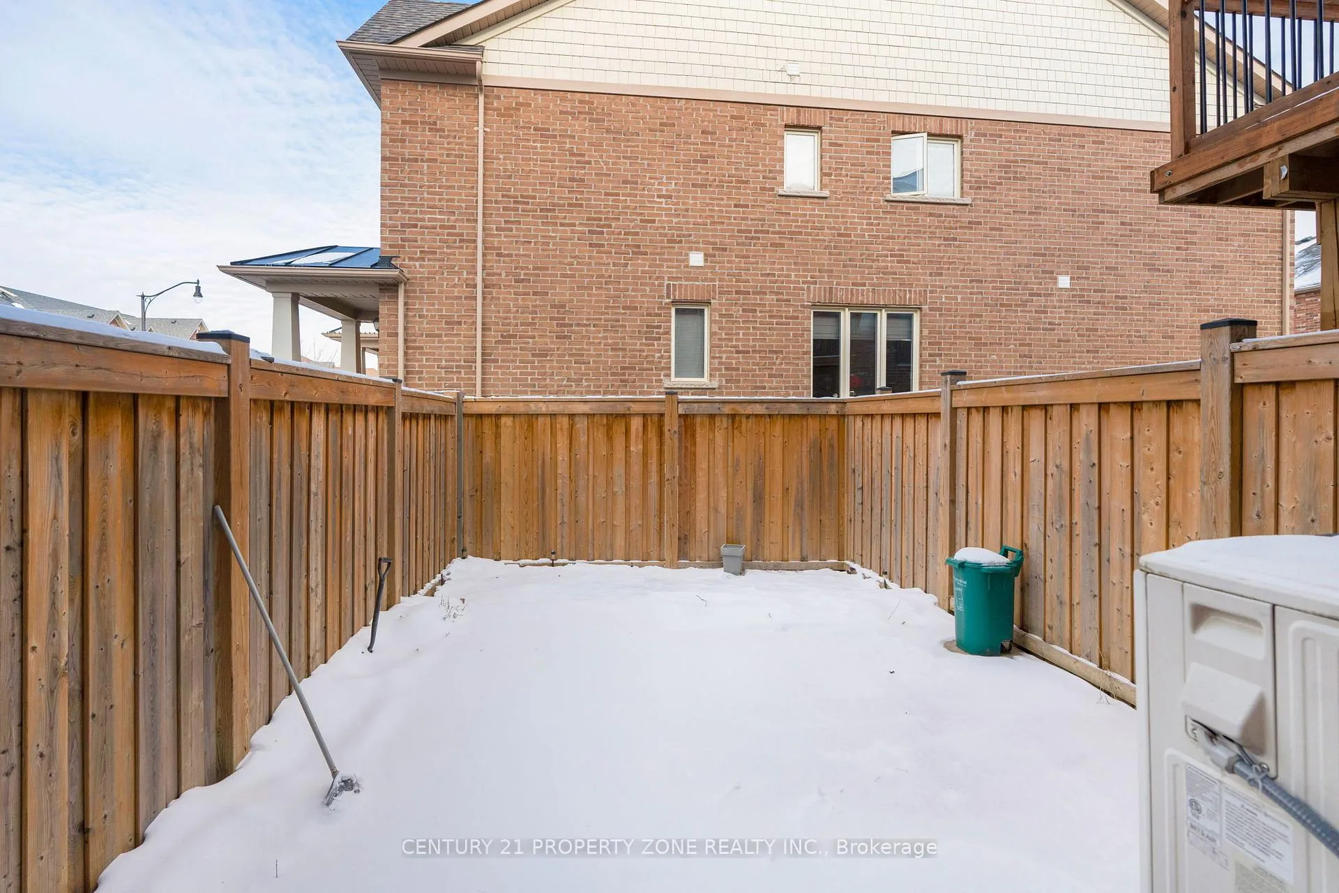 Photo 5 of Unit 4, 29 Pennycross Crescent, Brampton, Northwest Brampton — HOMEH