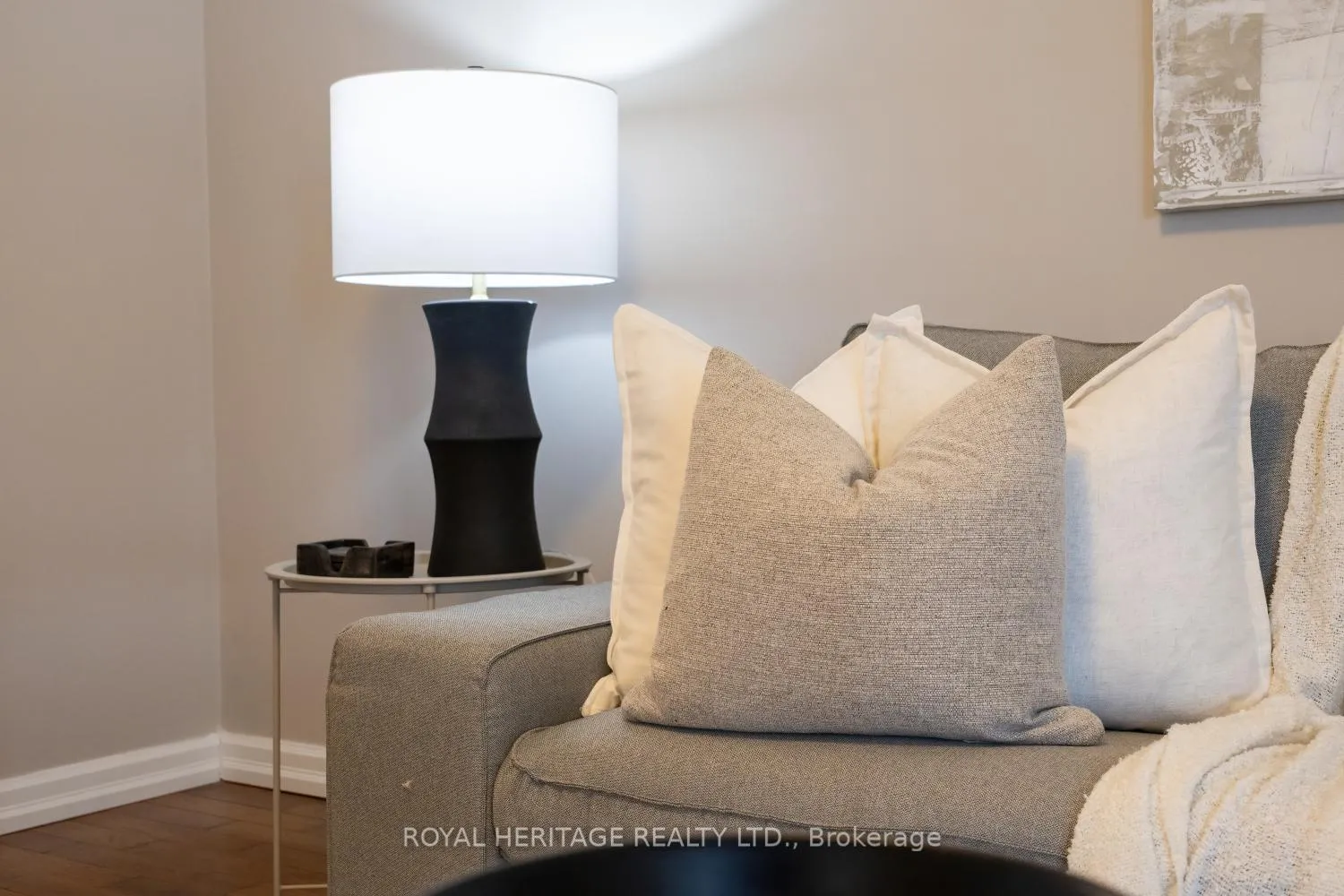 Photo 6 of 2 Willey Drive, Clarington, Bowmanville — HOMEH