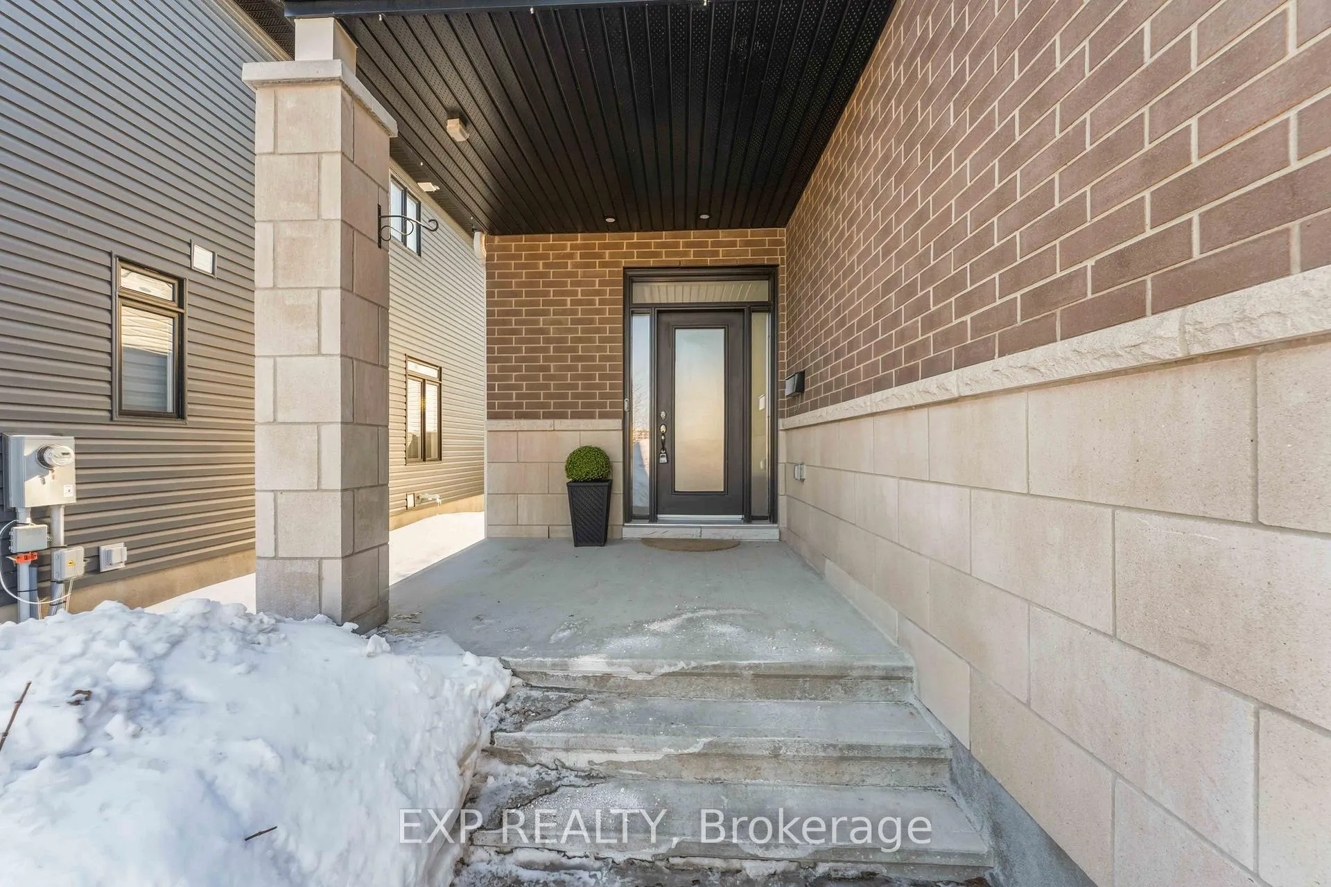 Photo 3 of 609 Putney Crescent, Ottawa, Stittsville (South) — HOMEH