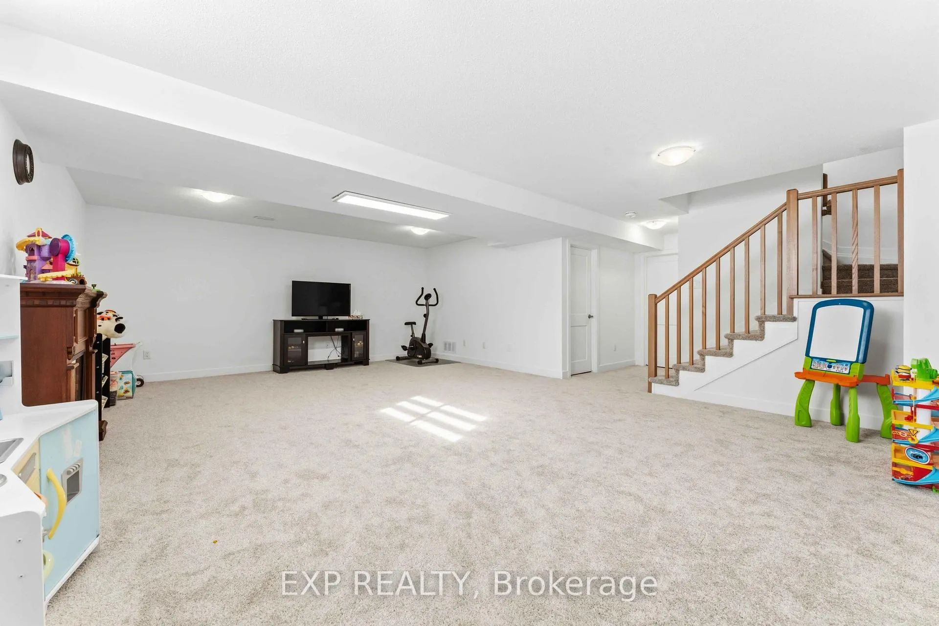 Photo 39 of 609 Putney Crescent, Ottawa, Stittsville (South) — HOMEH