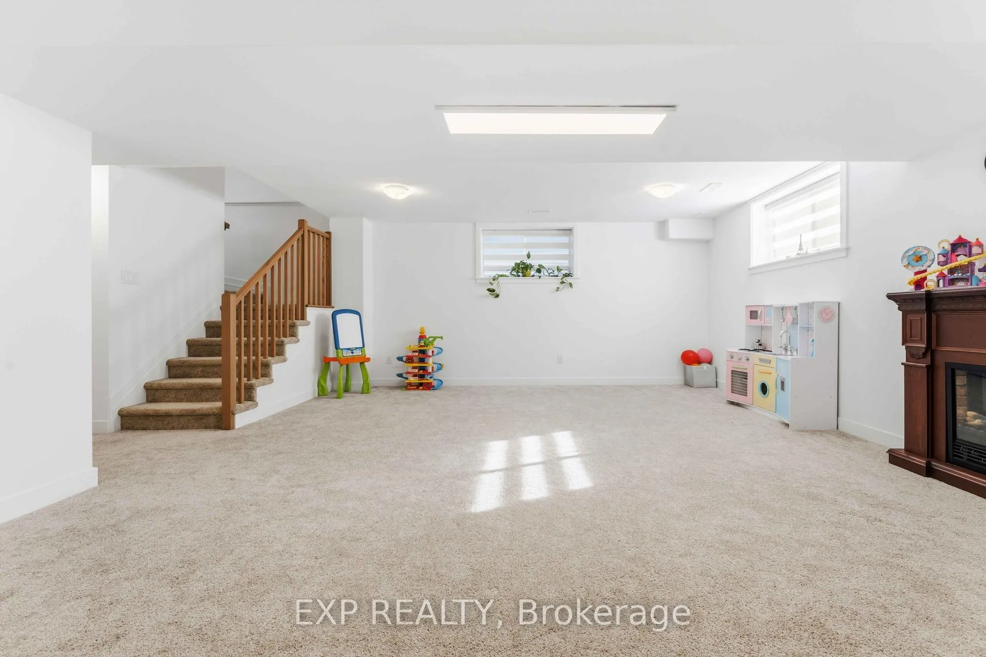 Photo 40 of 609 Putney Crescent, Ottawa, Stittsville (South) — HOMEH