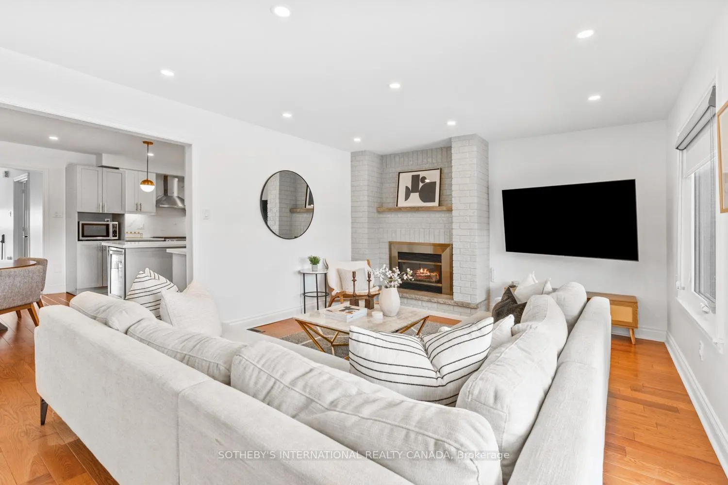 Photo 18 of 15A Schell Avenue, North York, Briar Hill-Belgravia — HOMEH