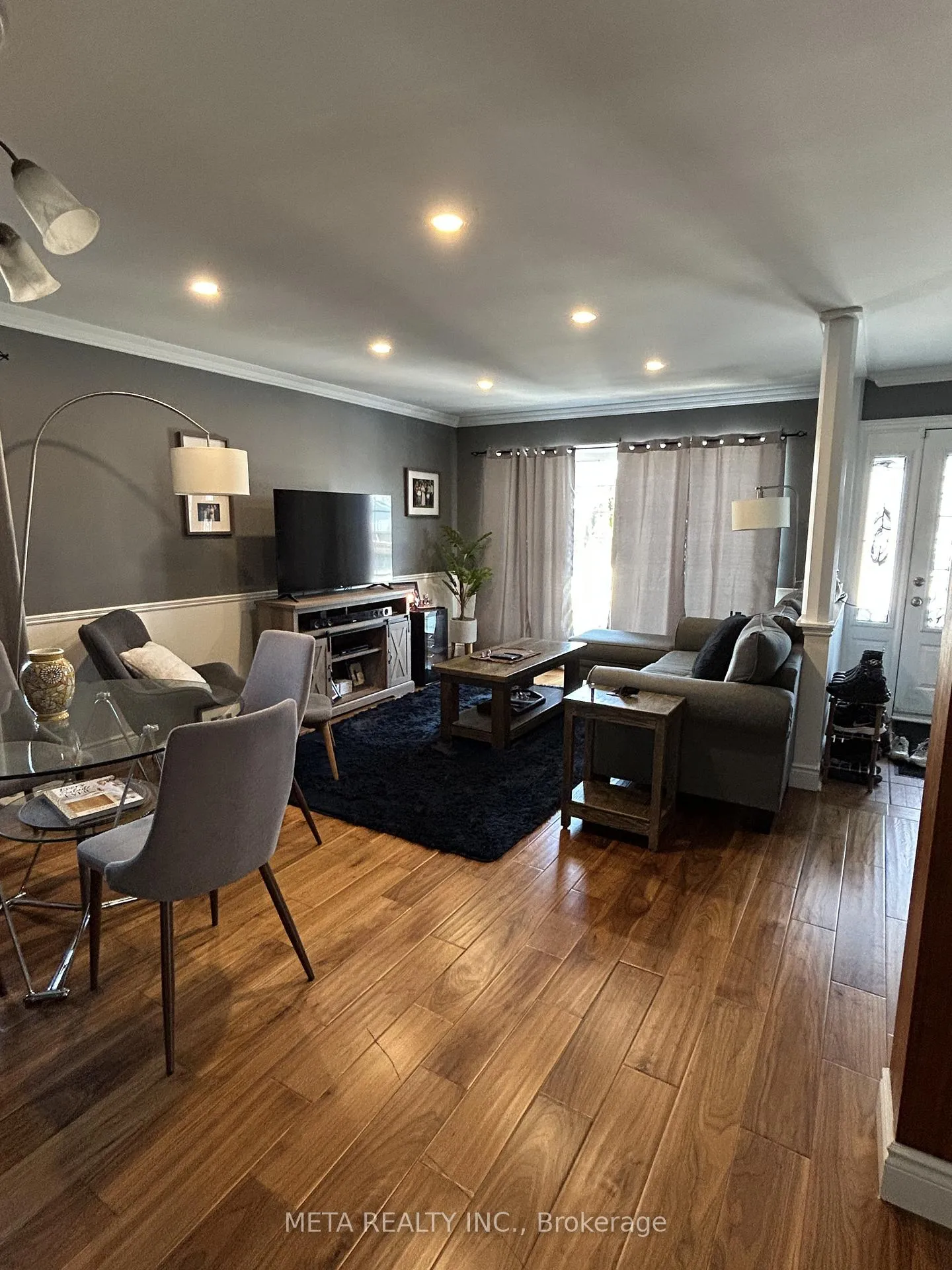 Photo 2 of 22 Garfield Crescent, Brampton, Brampton North — HOMEH