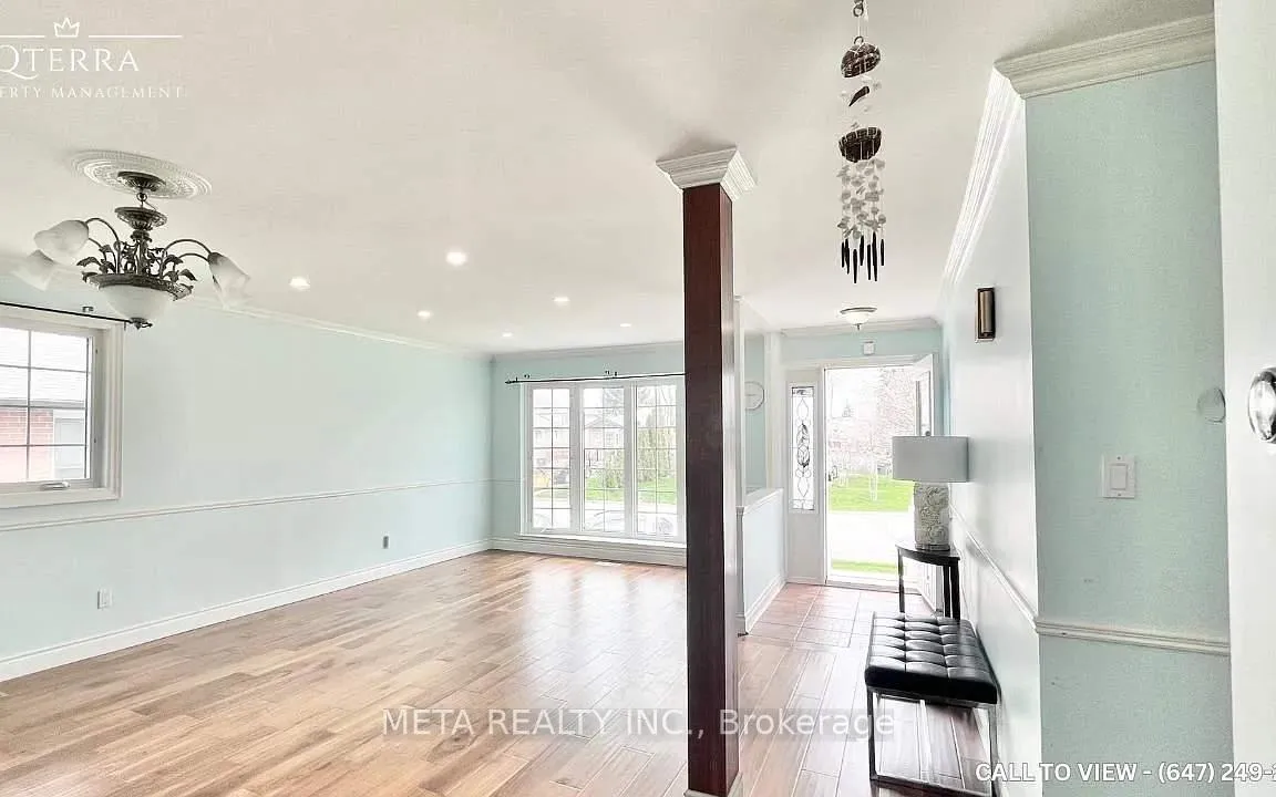 Photo 3 of 22 Garfield Crescent, Brampton, Brampton North — HOMEH