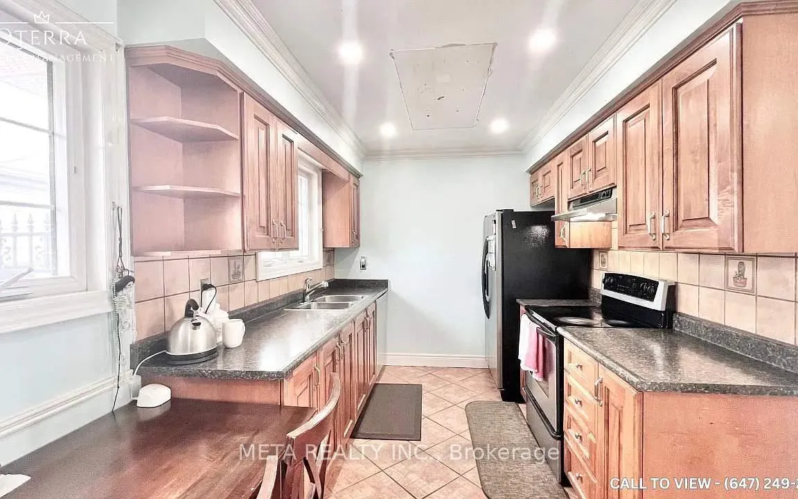 Photo 8 of 22 Garfield Crescent, Brampton, Brampton North — HOMEH