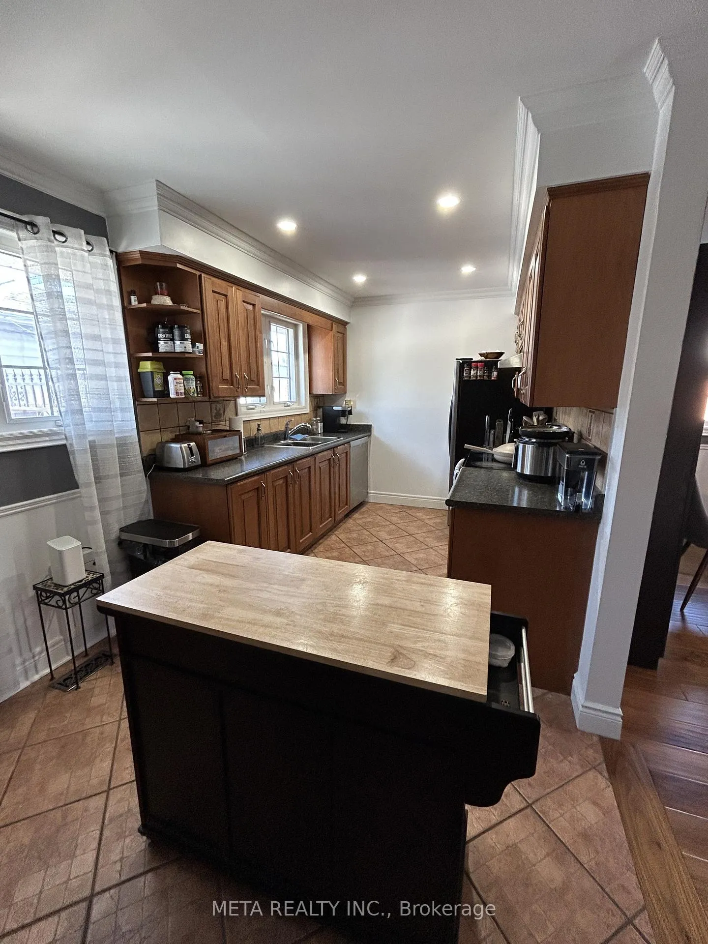 Photo 9 of 22 Garfield Crescent, Brampton, Brampton North — HOMEH