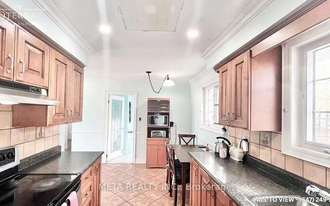 Photo 10 of 22 Garfield Crescent, Brampton, Brampton North — HOMEH