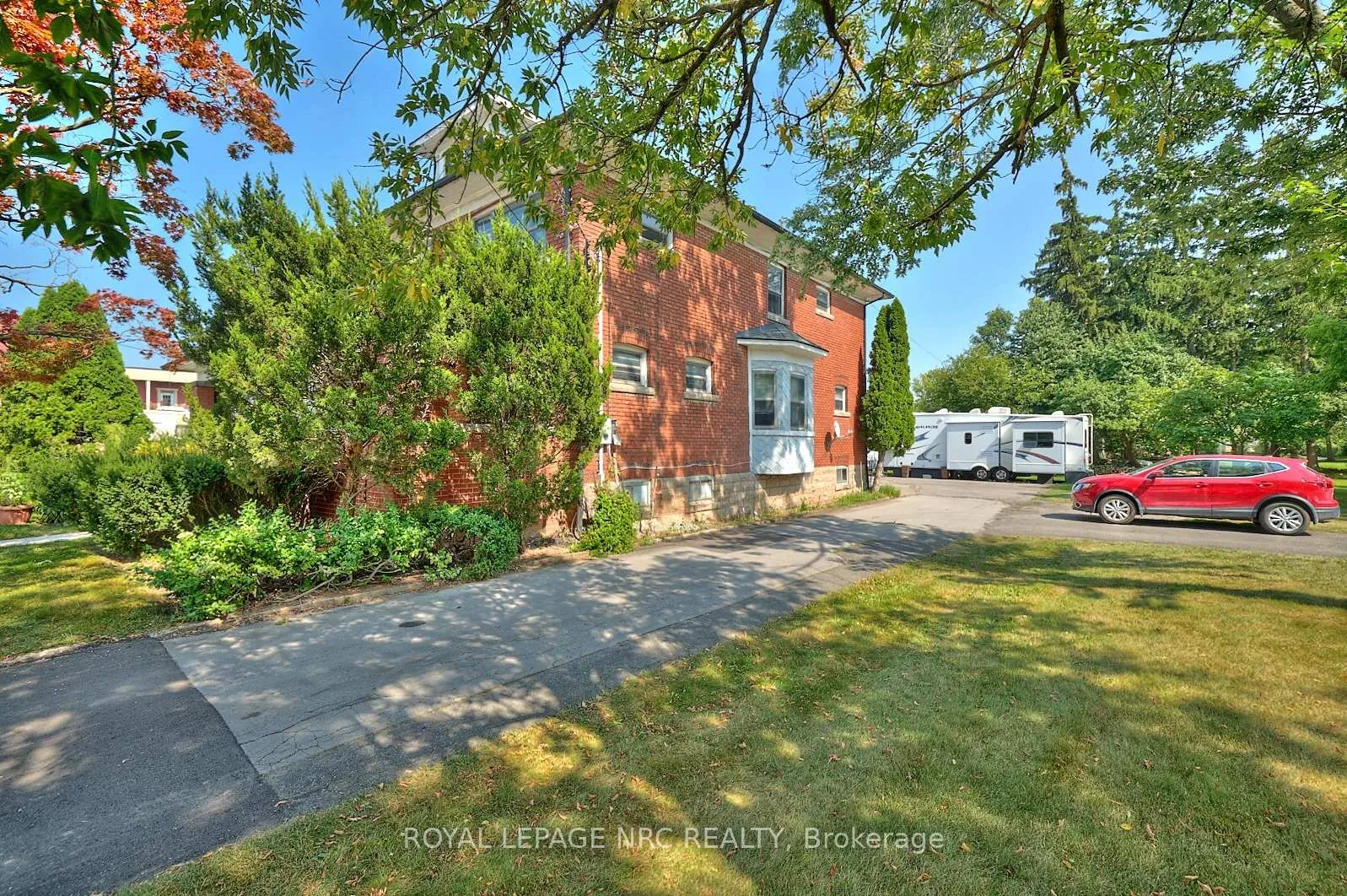 Photo 2 of 3758 Main Street, Niagara Falls, Chippawa — HOMEH