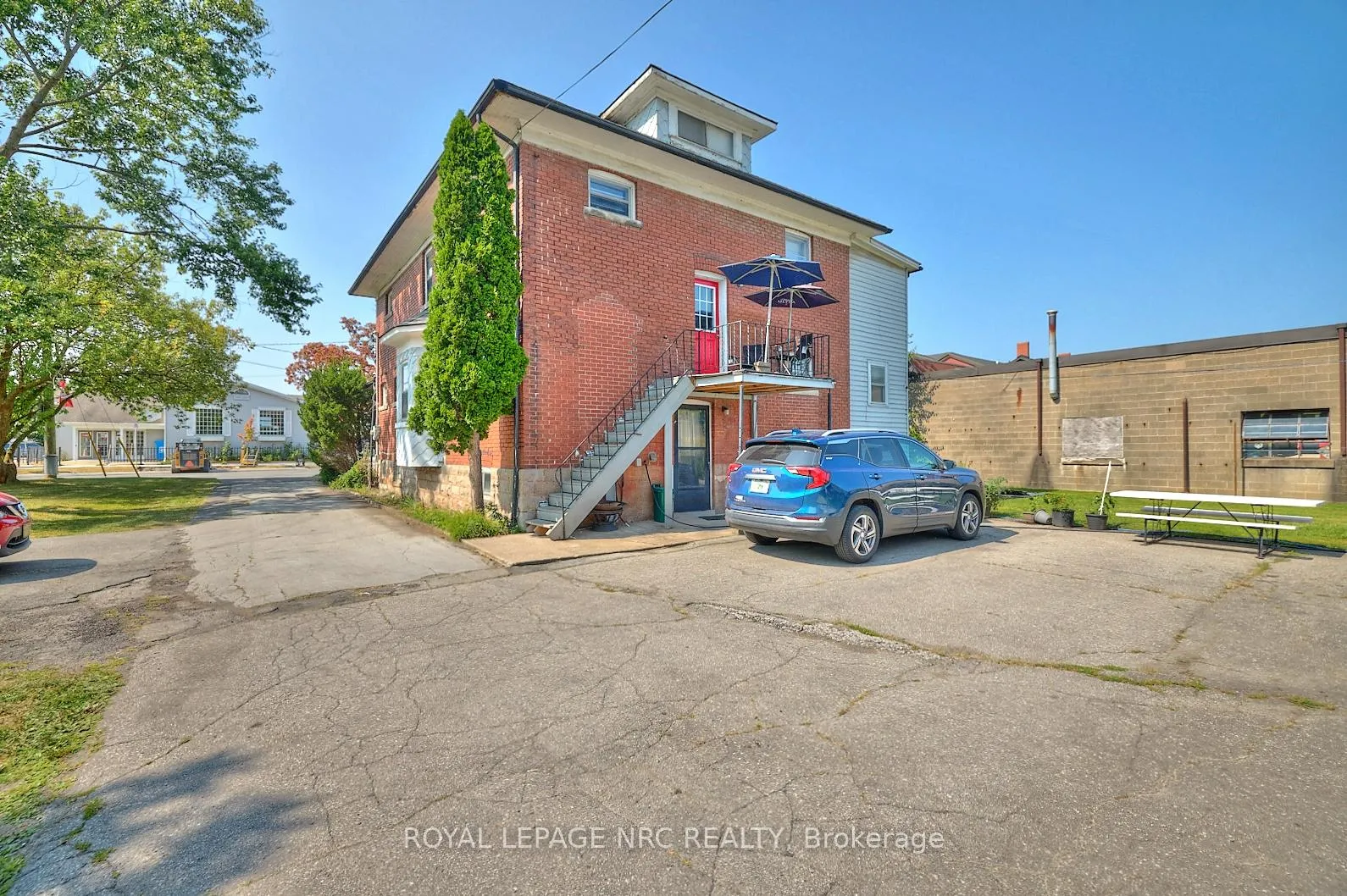 Photo 7 of 3758 Main Street, Niagara Falls, Chippawa — HOMEH