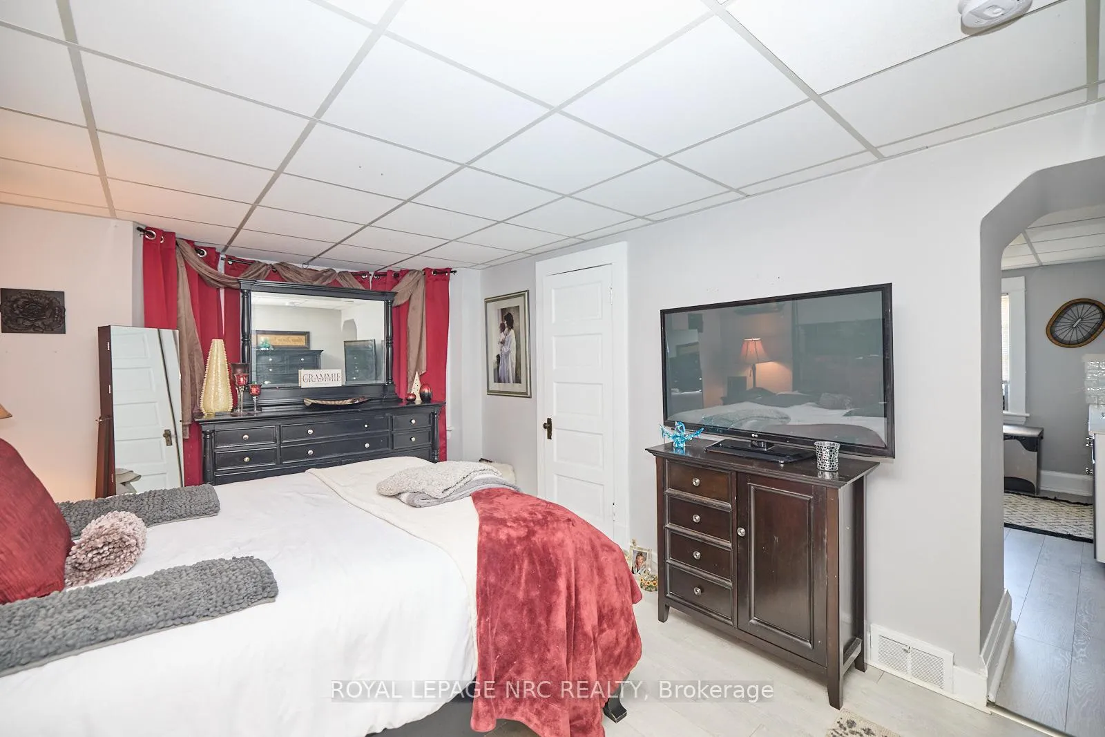 Photo 16 of 3758 Main Street, Niagara Falls, Chippawa — HOMEH