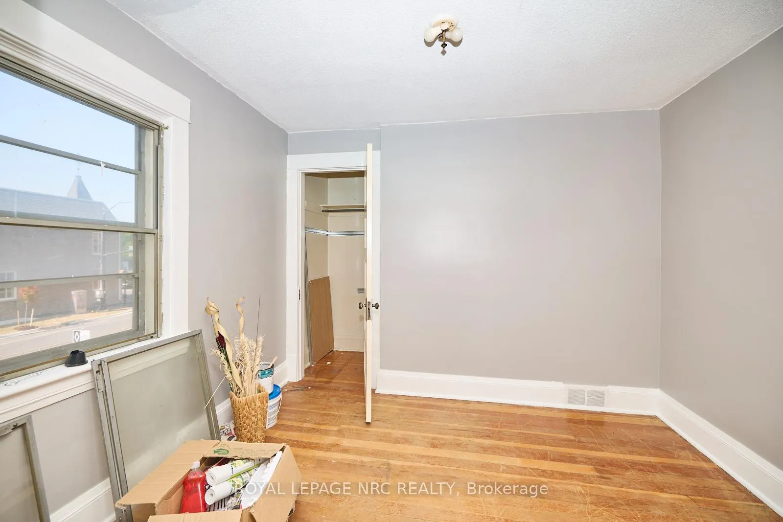 Photo 32 of 3758 Main Street, Niagara Falls, Chippawa — HOMEH