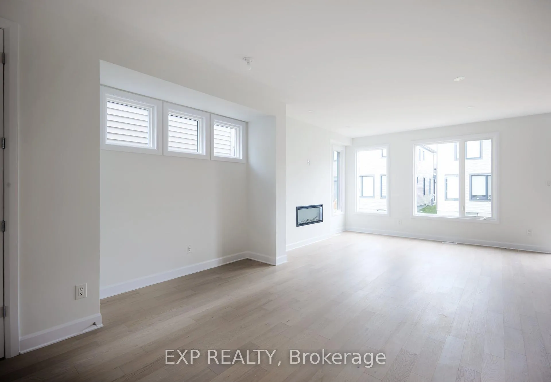 Photo 3 of 503 Roundhouse Crescent, Ottawa, Stittsville (South) — HOMEH
