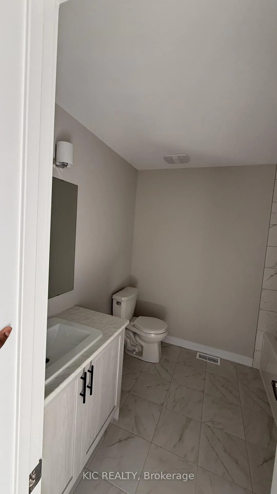 Photo 15 of 135 Ryan Reynolds Way, Ottawa, Avalon West — HOMEH