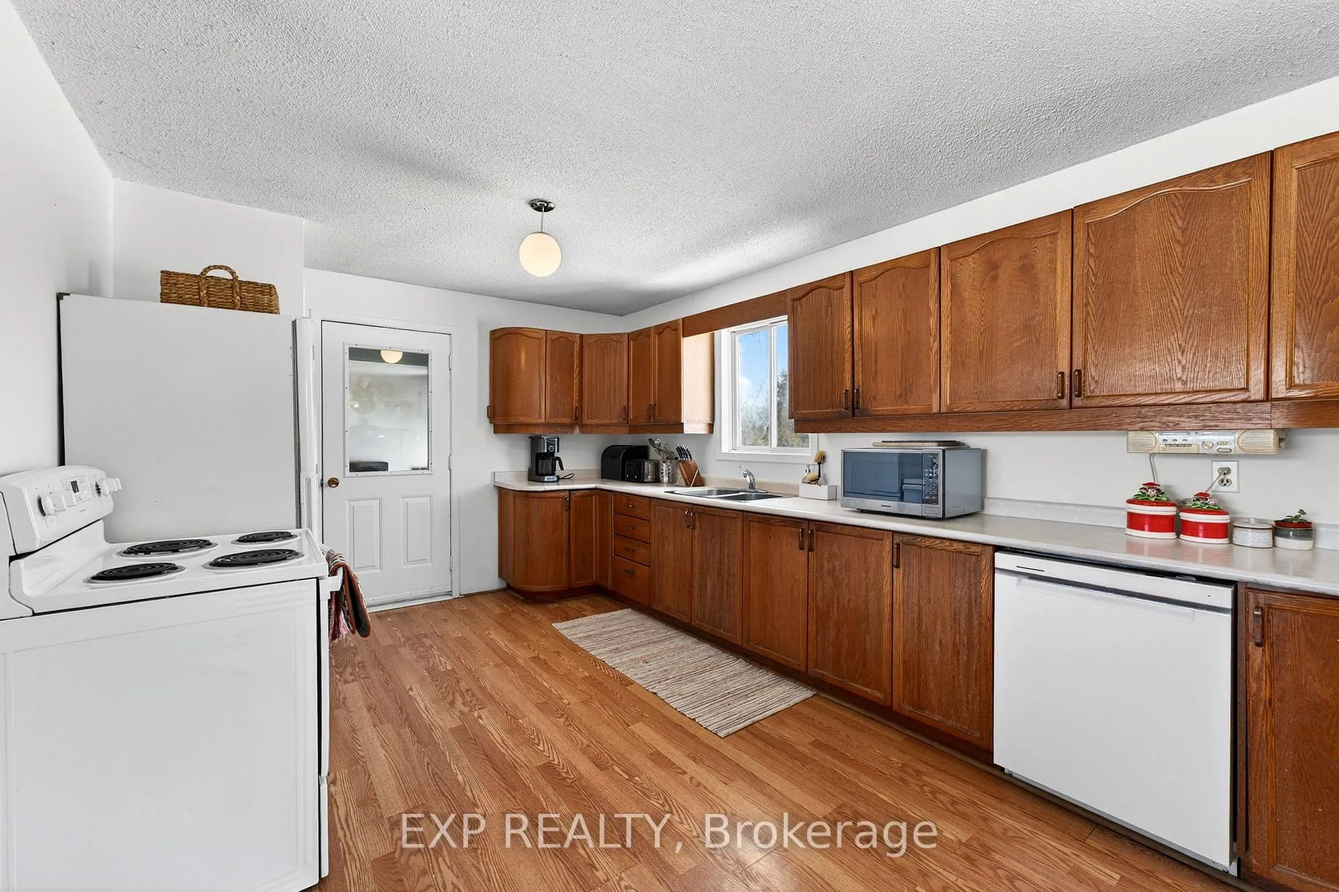 Photo 11 of 1423 Ridge Road, Prince Edward County, Hallowell Ward — HOMEH