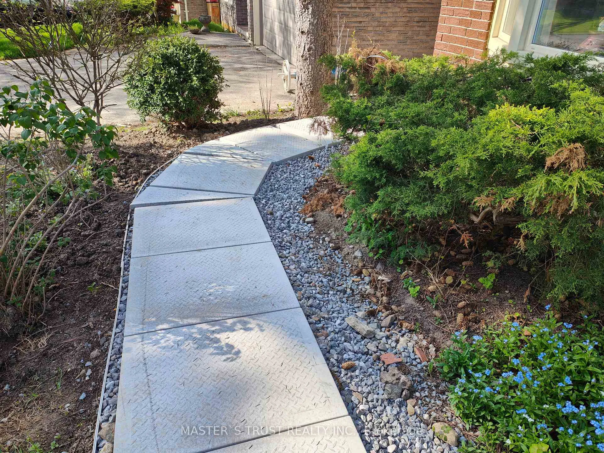 Photo 2 of 14 Summerfeldt Crescent, Markham, Unionville — HOMEH