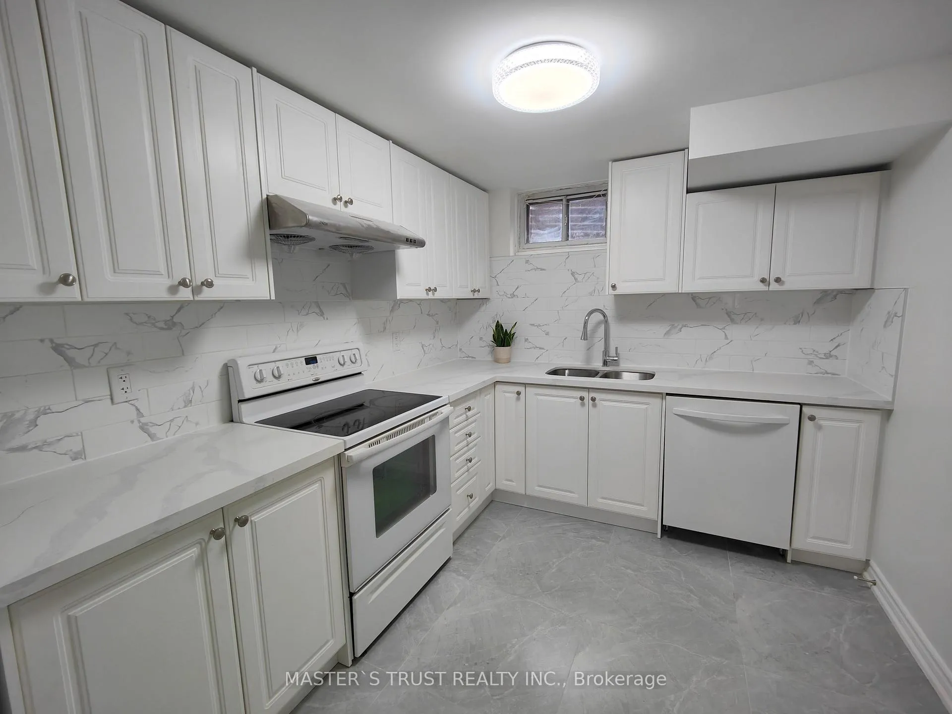 Photo 5 of 14 Summerfeldt Crescent, Markham, Unionville — HOMEH