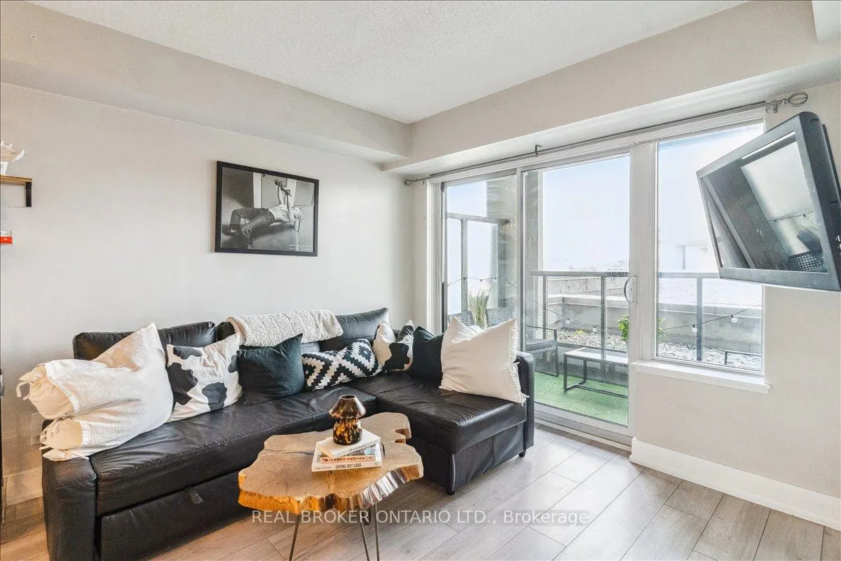 Front of Unit 401, 1215 Bayly Street