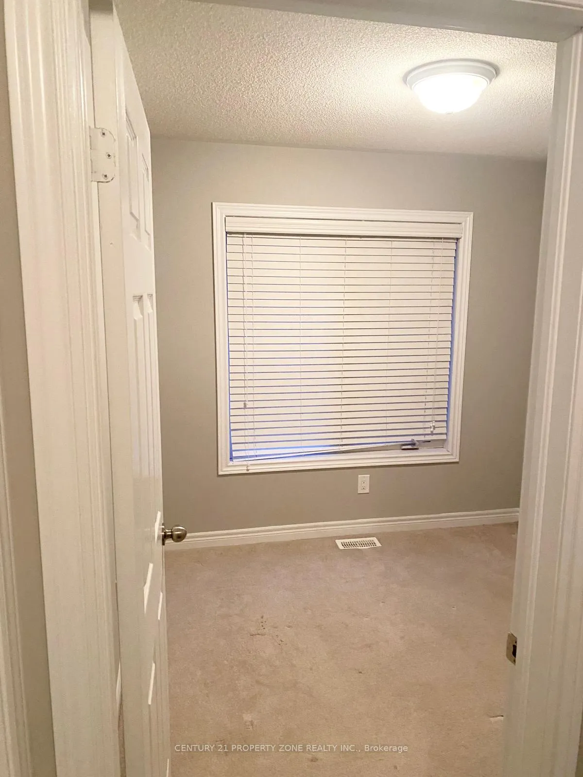 Photo 13 of 5 Rockman Crescent, Brampton, Northwest Brampton — HOMEH