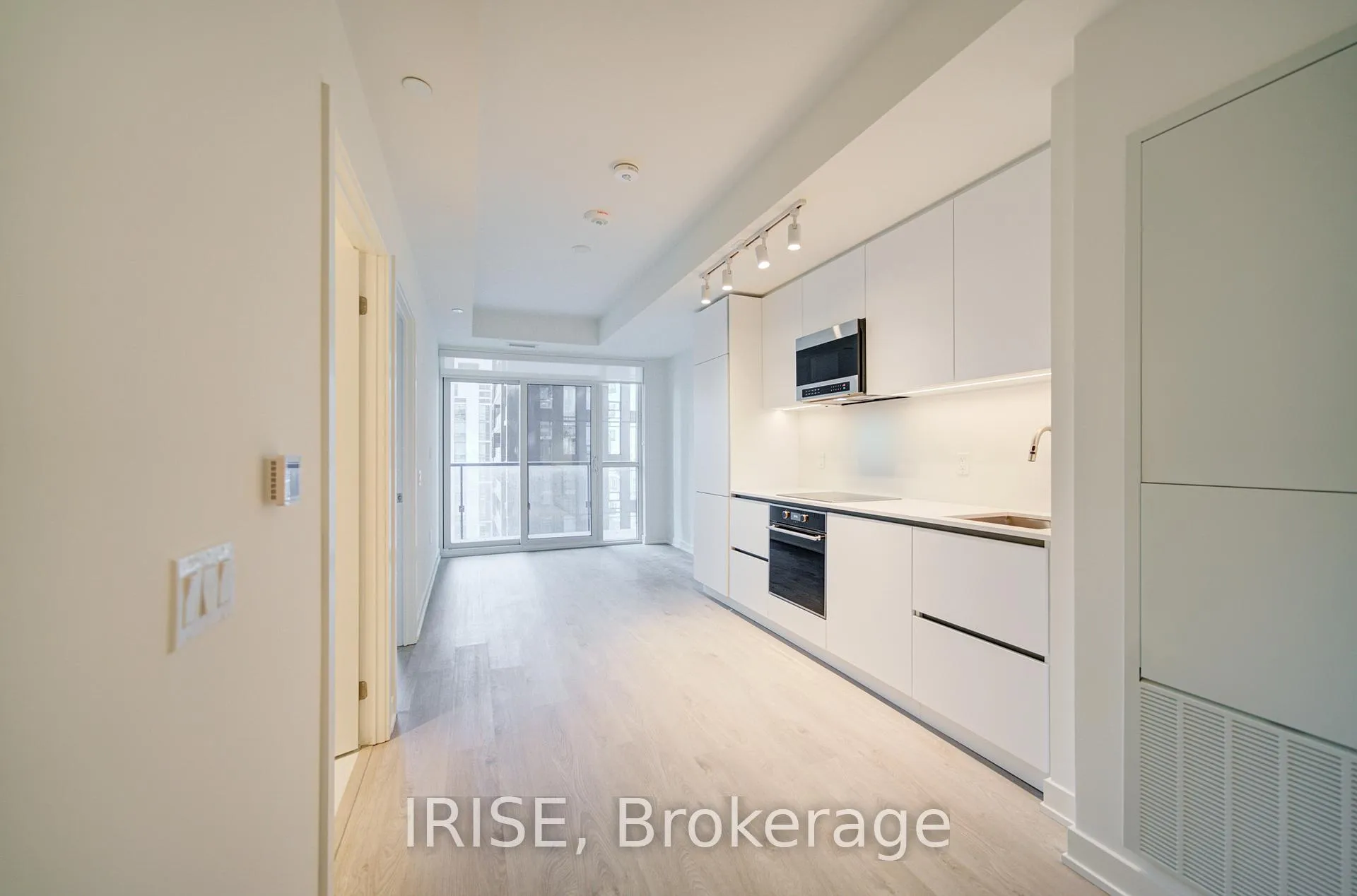 Photo 2 of Unit 1703, 110 Broadway Avenue, Toronto, Mount Pleasant West — HOMEH