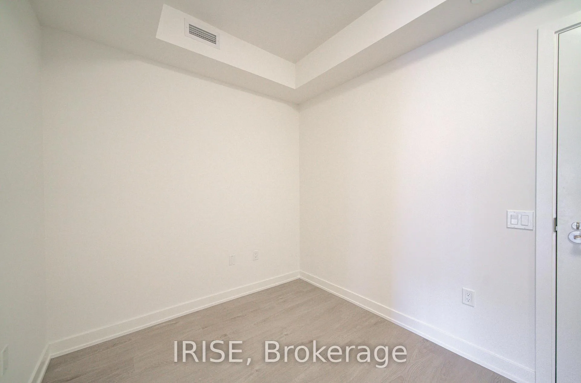 Photo 4 of Unit 1703, 110 Broadway Avenue, Toronto, Mount Pleasant West — HOMEH