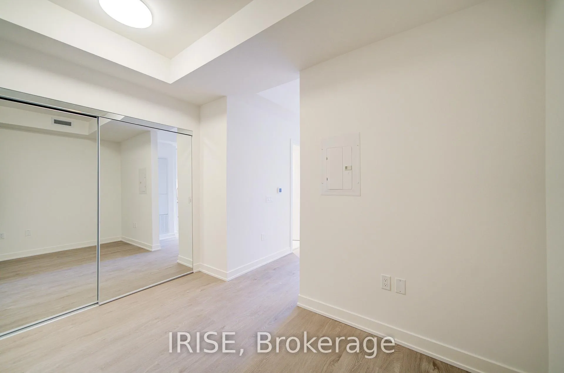 Photo 5 of Unit 1703, 110 Broadway Avenue, Toronto, Mount Pleasant West — HOMEH