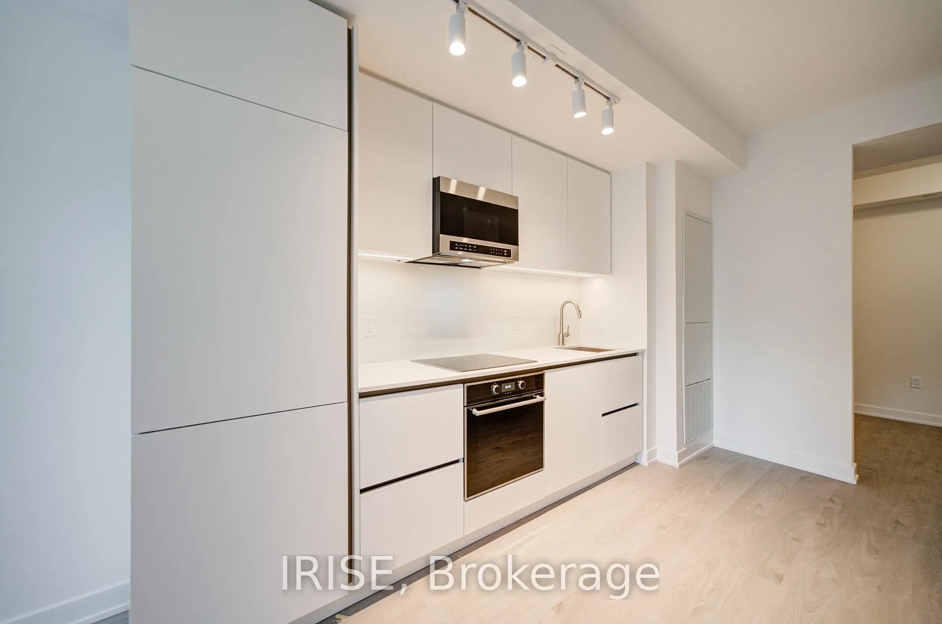 Photo 8 of Unit 1703, 110 Broadway Avenue, Toronto, Mount Pleasant West — HOMEH