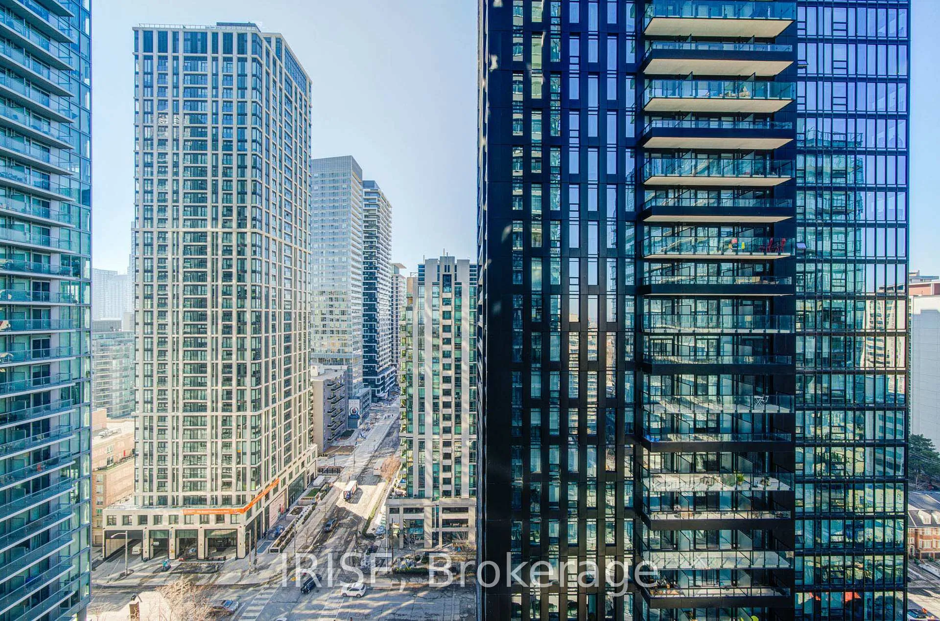 Photo 14 of Unit 1703, 110 Broadway Avenue, Toronto, Mount Pleasant West — HOMEH
