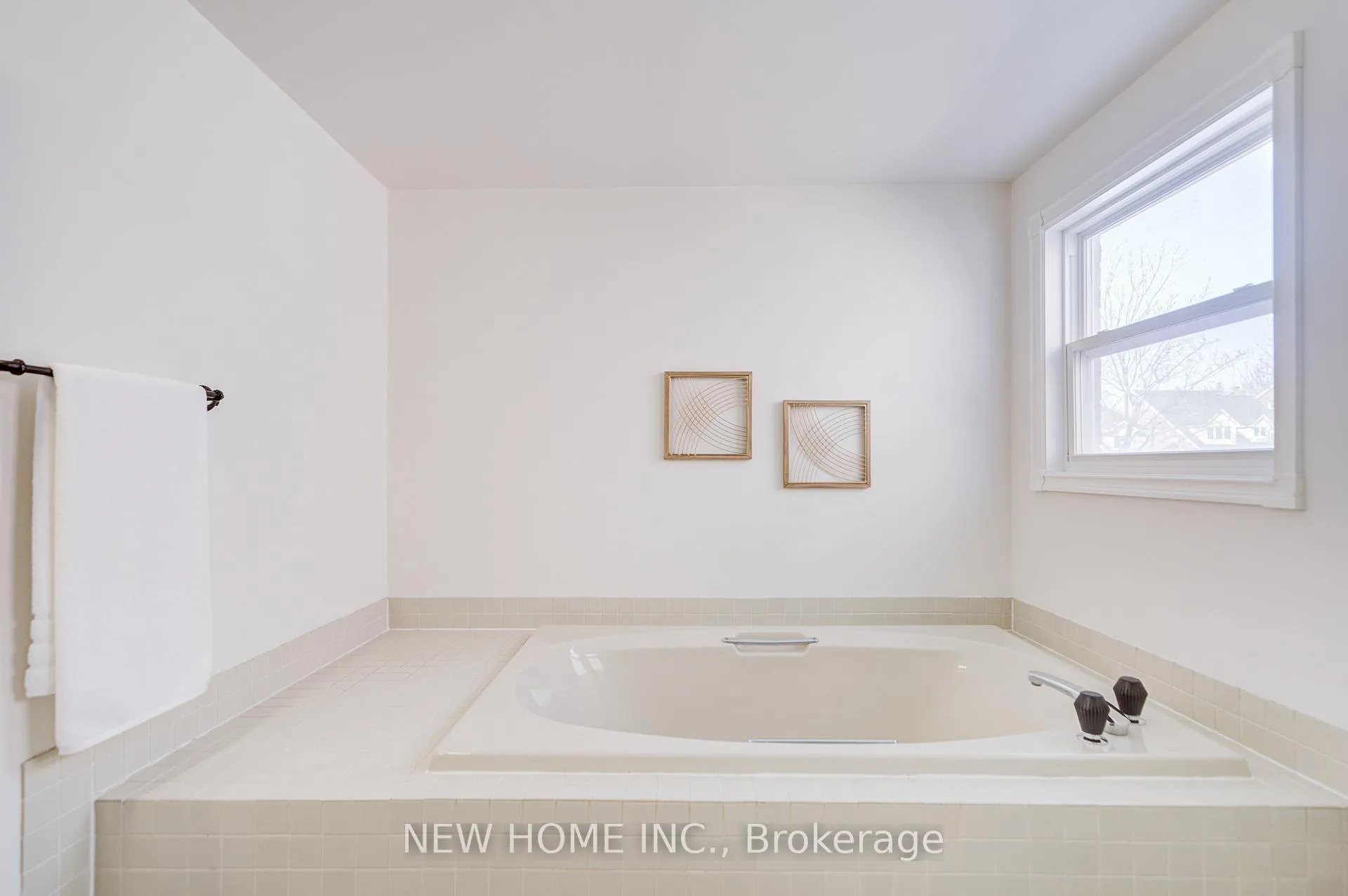 Photo 32 of 19 Springwood Crescent, Markham, Unionville — HOMEH