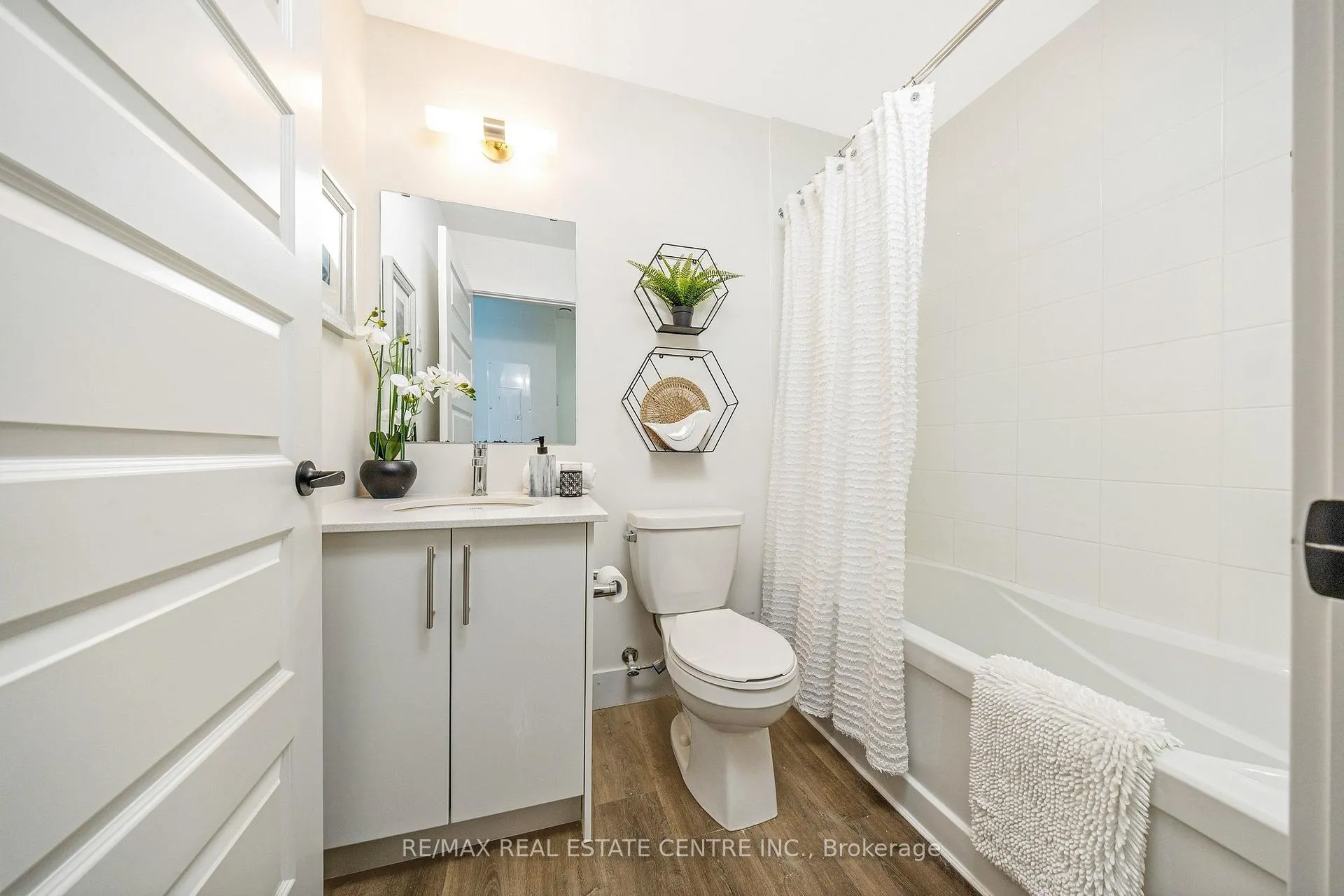 Photo 7 of Unit 407, 1201 Lackner Place, Kitchener — HOMEH