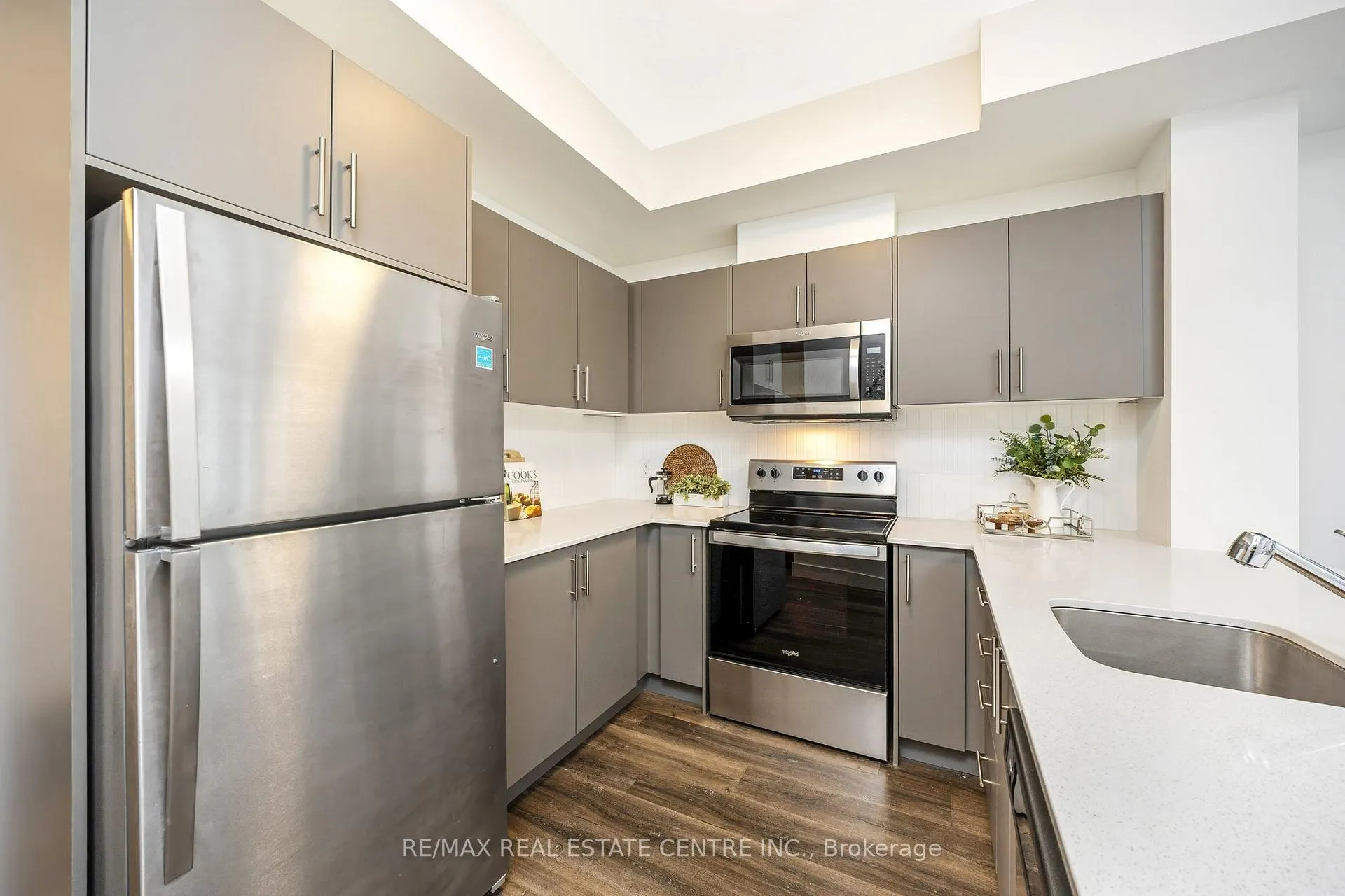 Photo 8 of Unit 407, 1201 Lackner Place, Kitchener — HOMEH